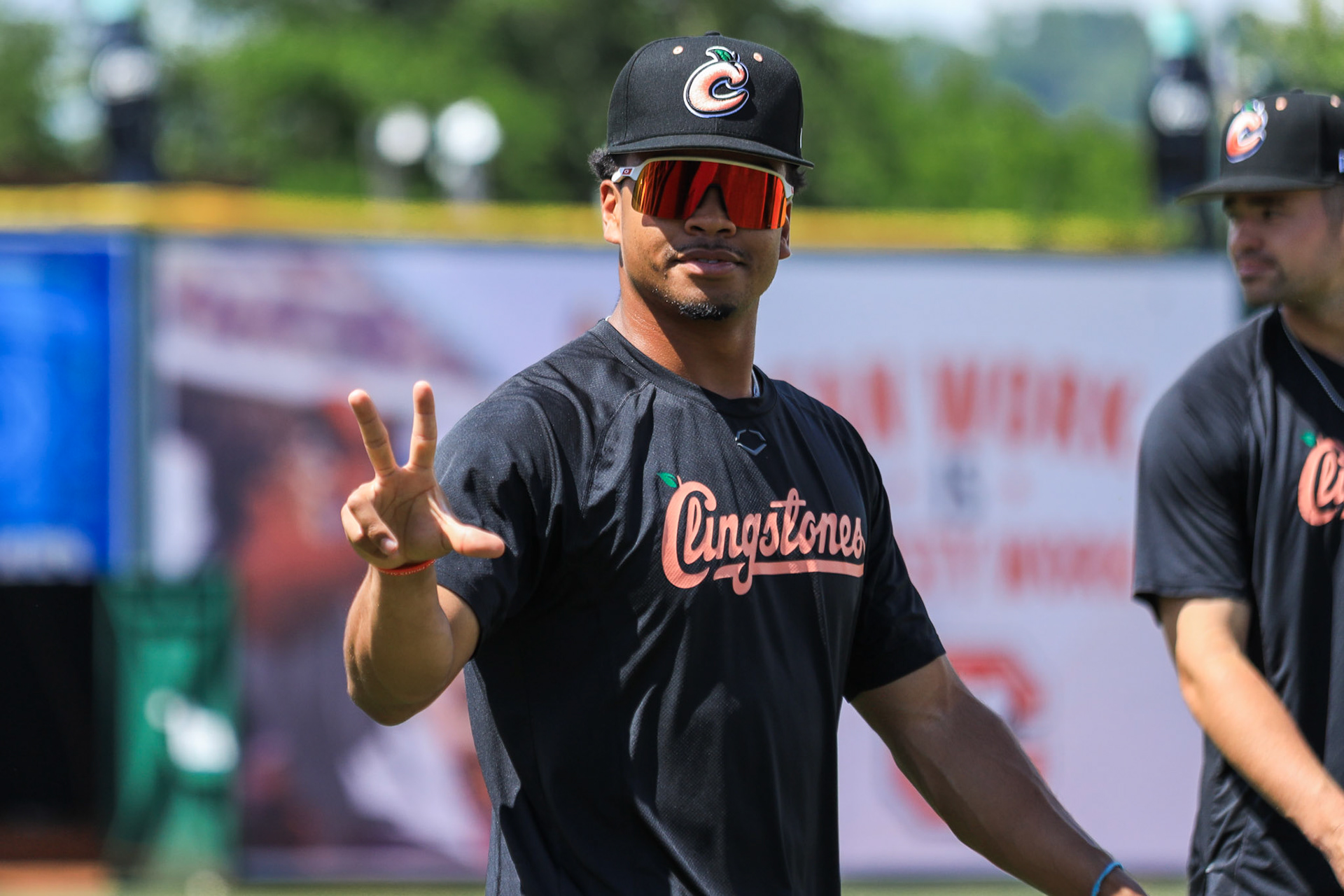 Clingstones @ Lookouts 4.26