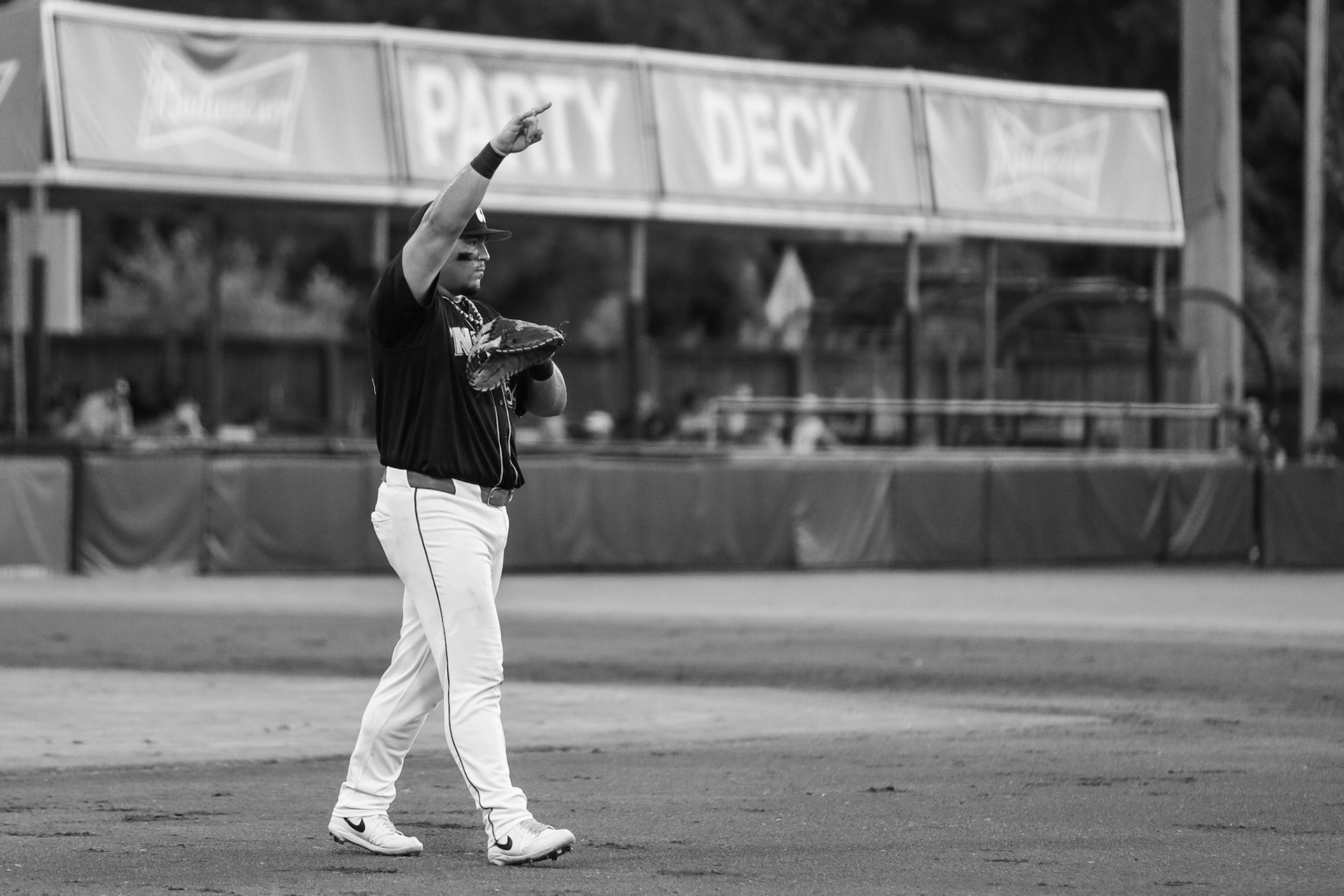 Lookouts vs. Trash Pandas 7.10 - Ruben Ibarra signals two out