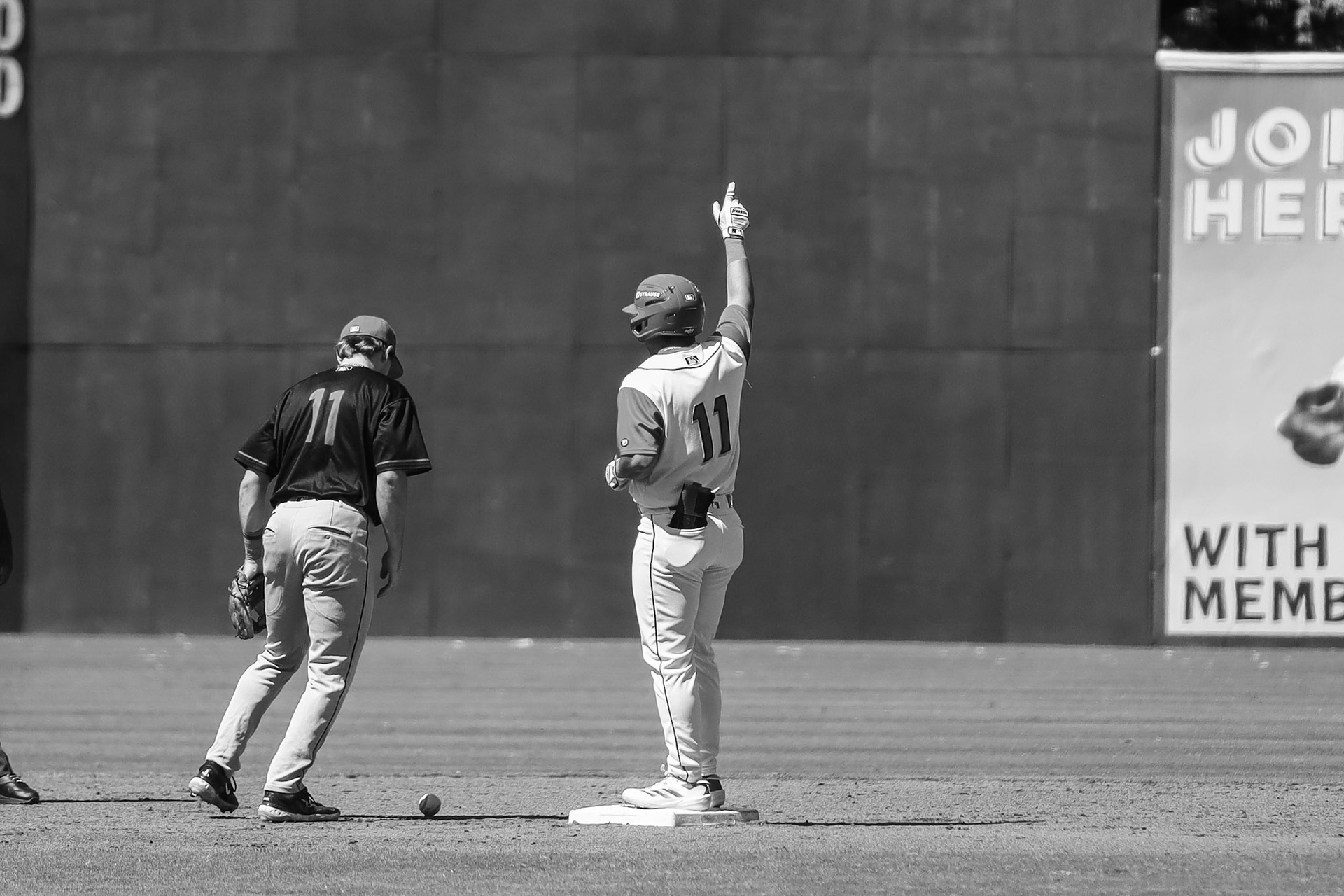 Lookouts vs. Barons 9.7 - Hector Rodriguez celebrates a double