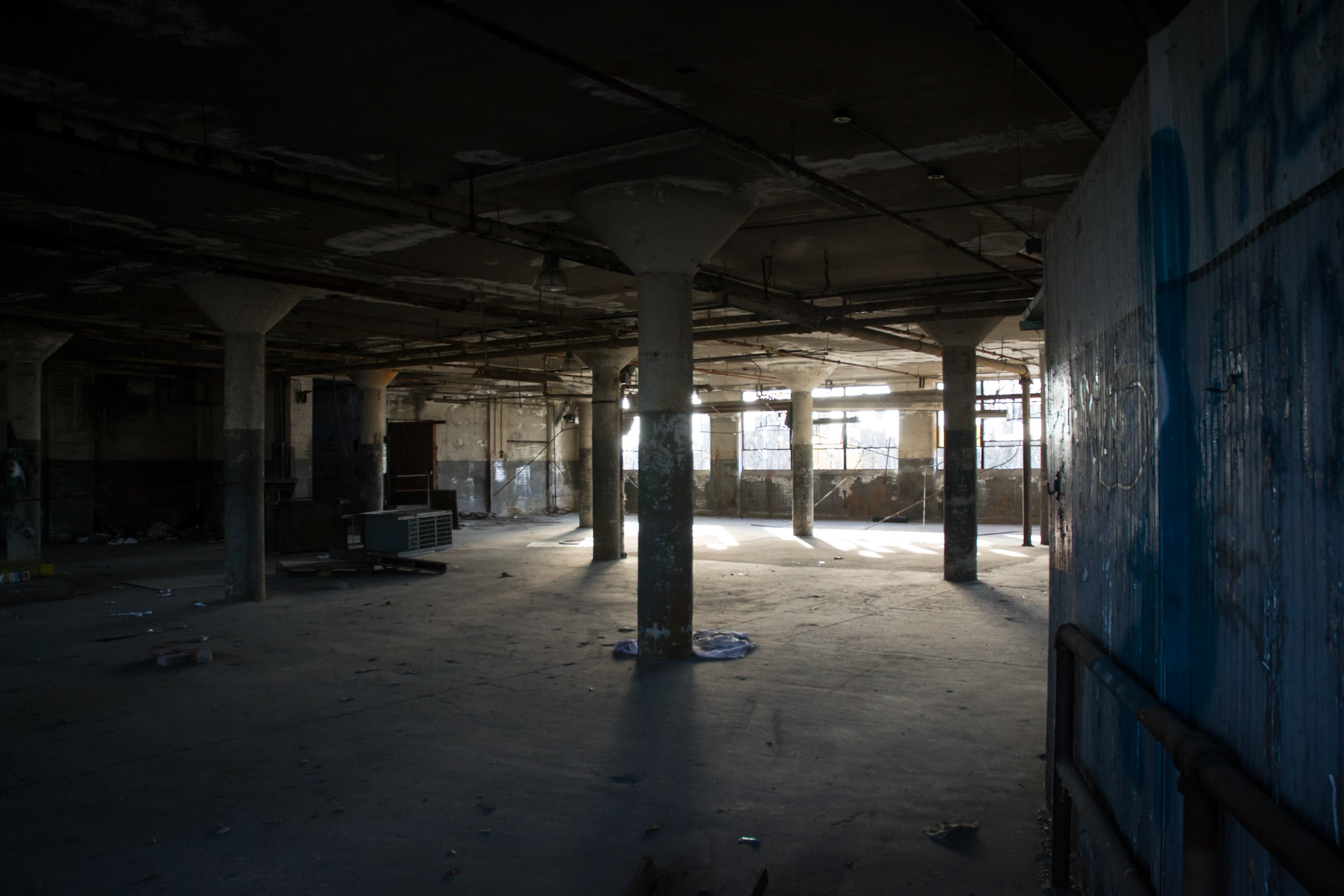 Explored some more dilapidation with Tom, and enjoyed watching a painting session... it was a lovely weekend!