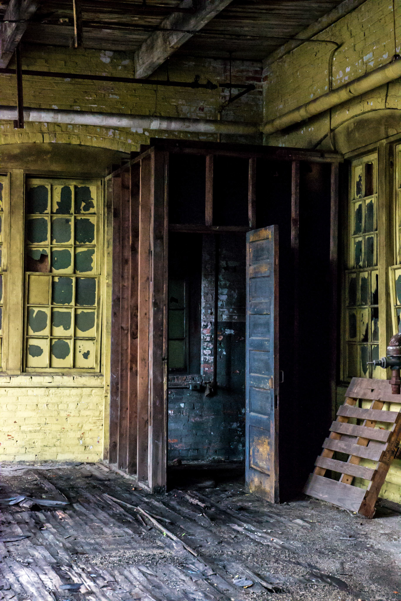 I didn't feel like editing, nor the need to... these are more for heading back in and inspiration. Enjoy.