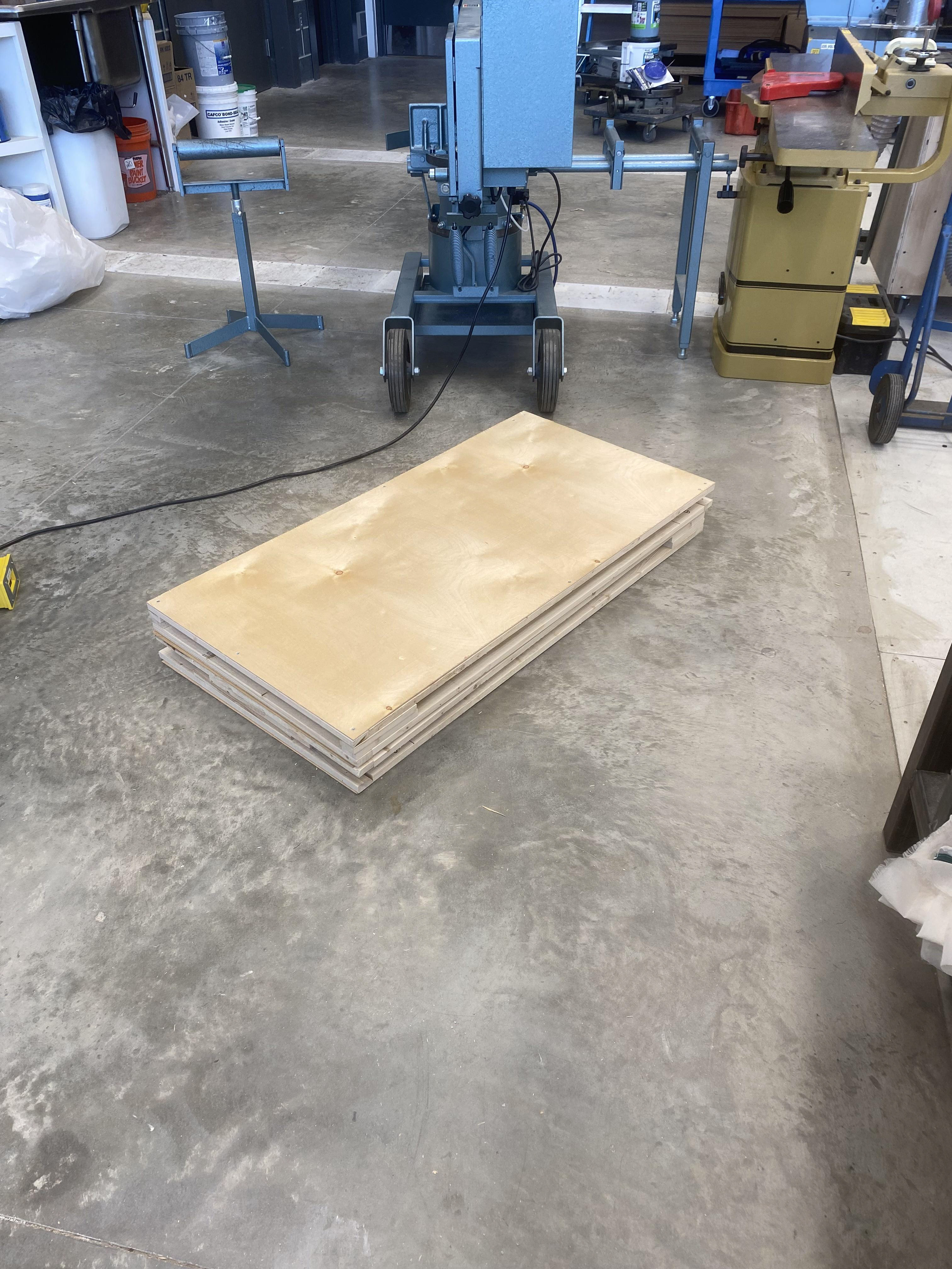 Walls were built in small pieces to be assembled on site. The goal was to be able to fit everything in the back of the director's car.