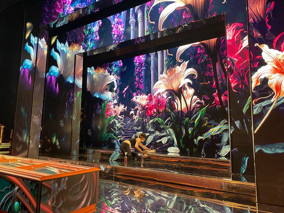 Plexi floors & facing were cleaned & buffed before every performance.