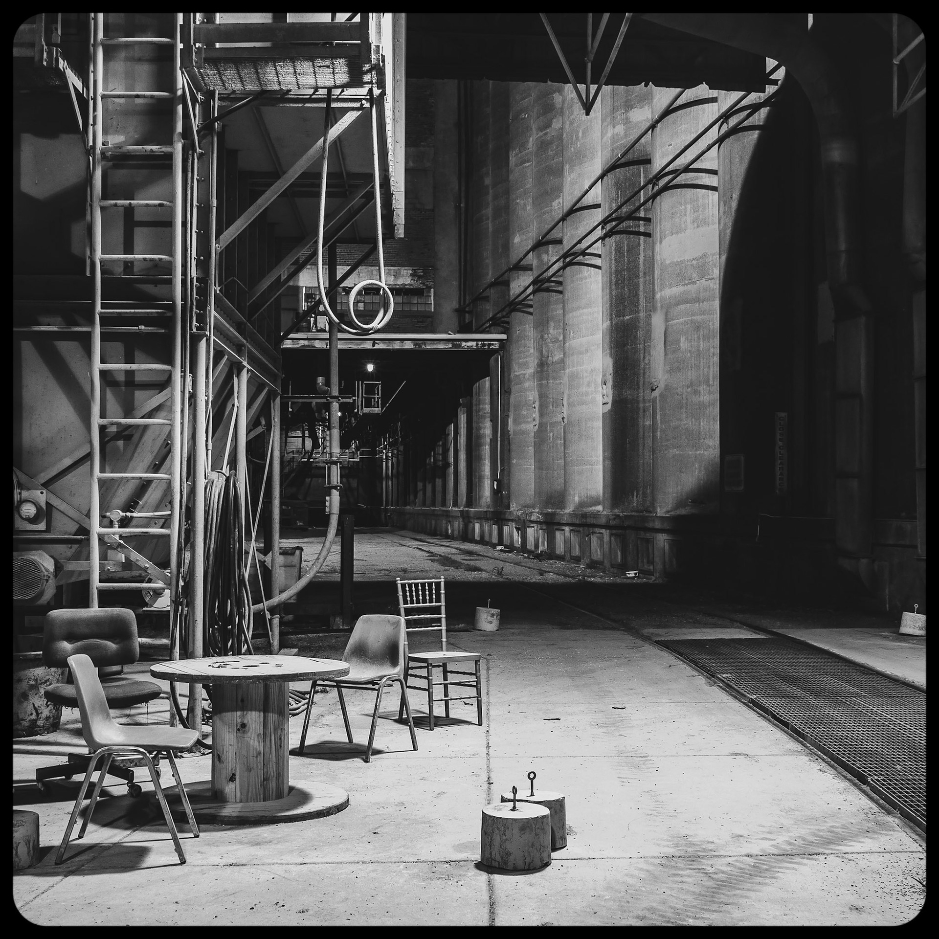 Quitting Time at the Lake and Rail Grain Elevator, Buffalo NY (2013)