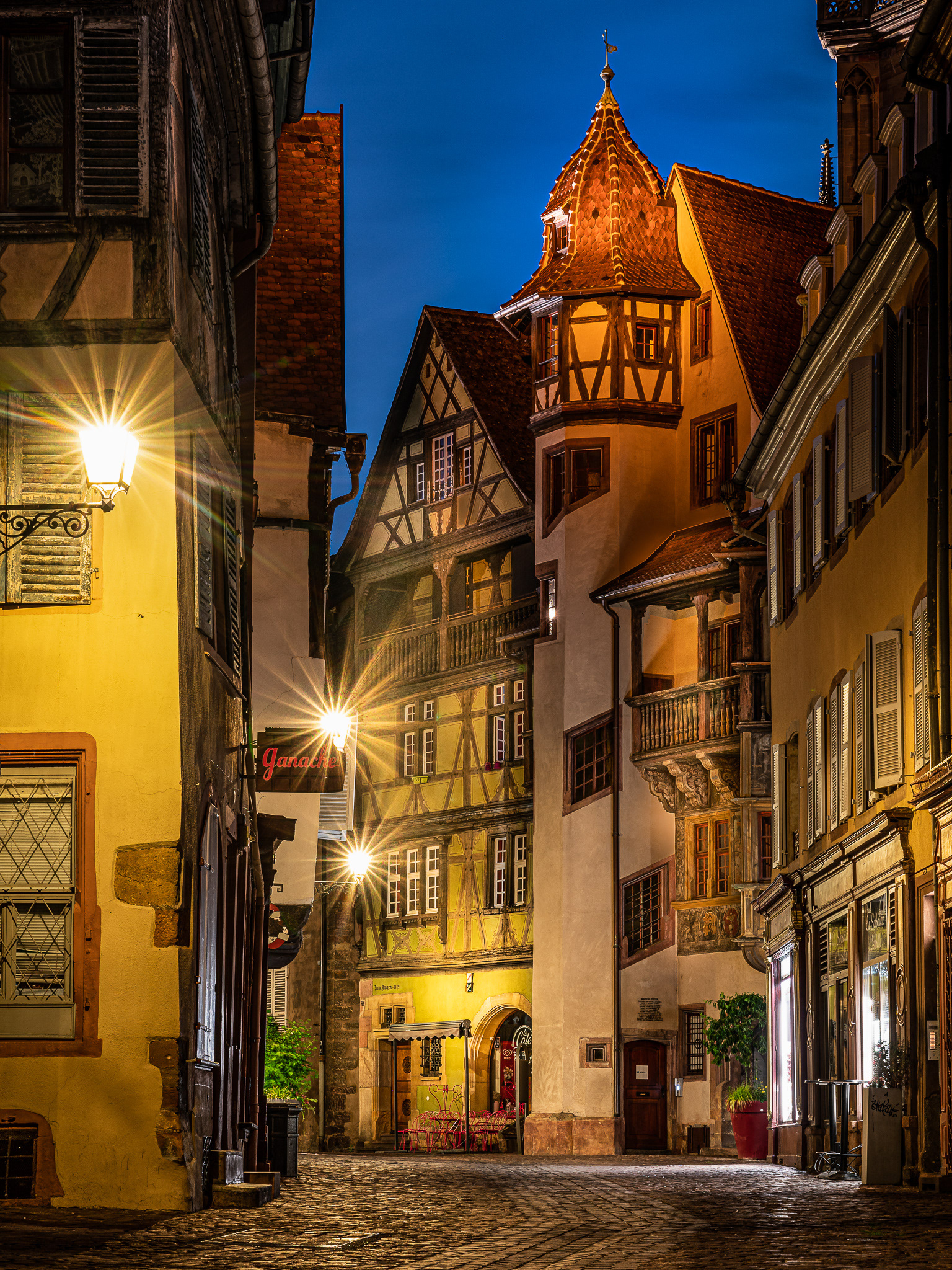 "Zum Kragen" and Pfister houses