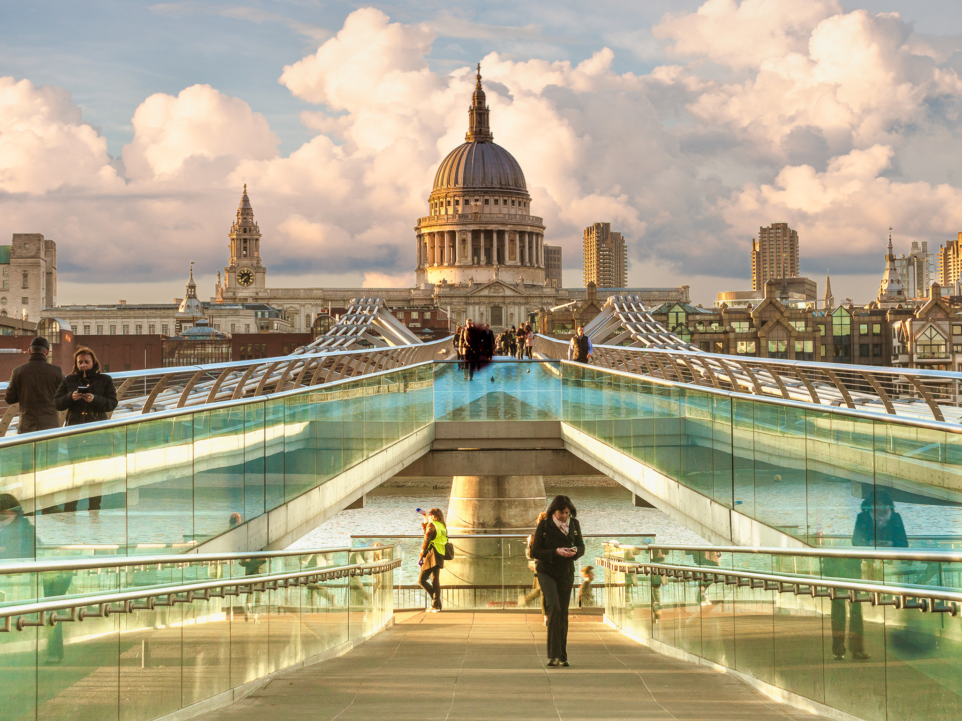 Millenium bridge and St Paul's
