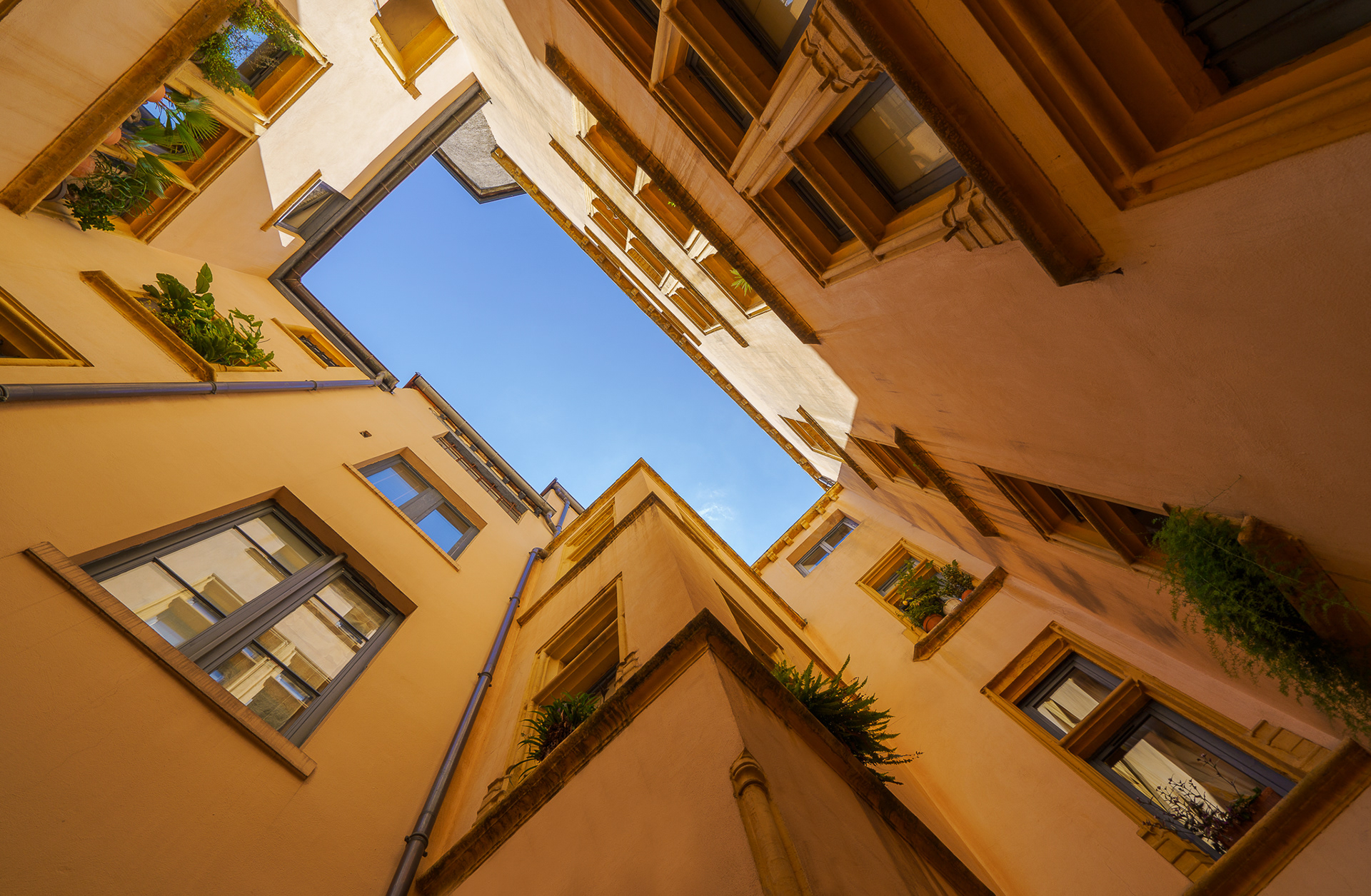 Looking up inside the traboule - Old city