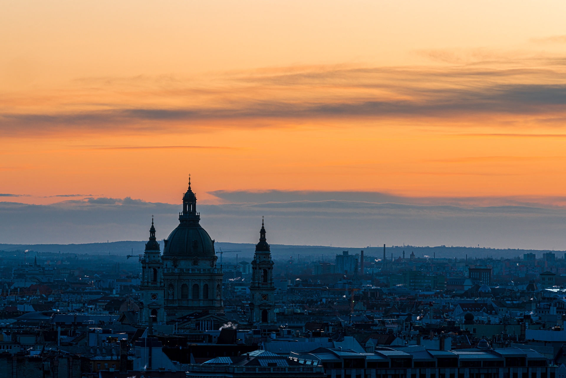Sunrise over Szent István Bazilika