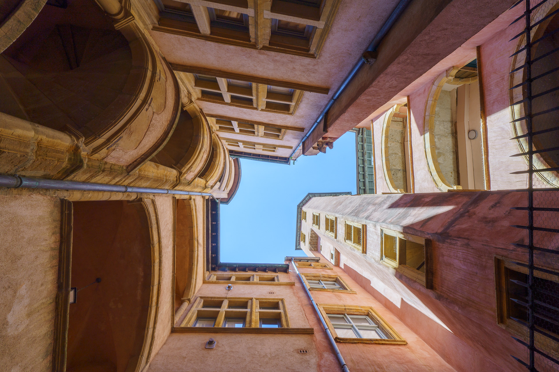 Looking up inside the traboule - Old city