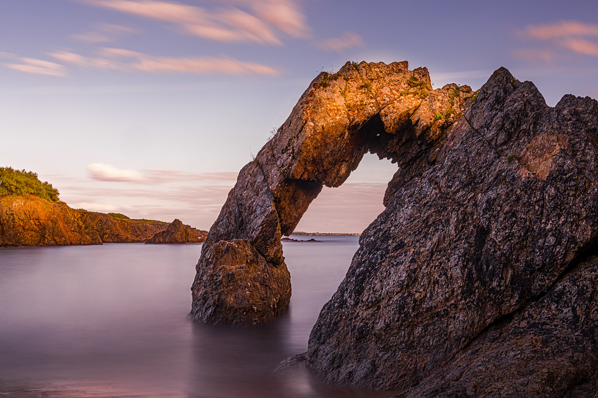 Clohars-Carnoët arch
