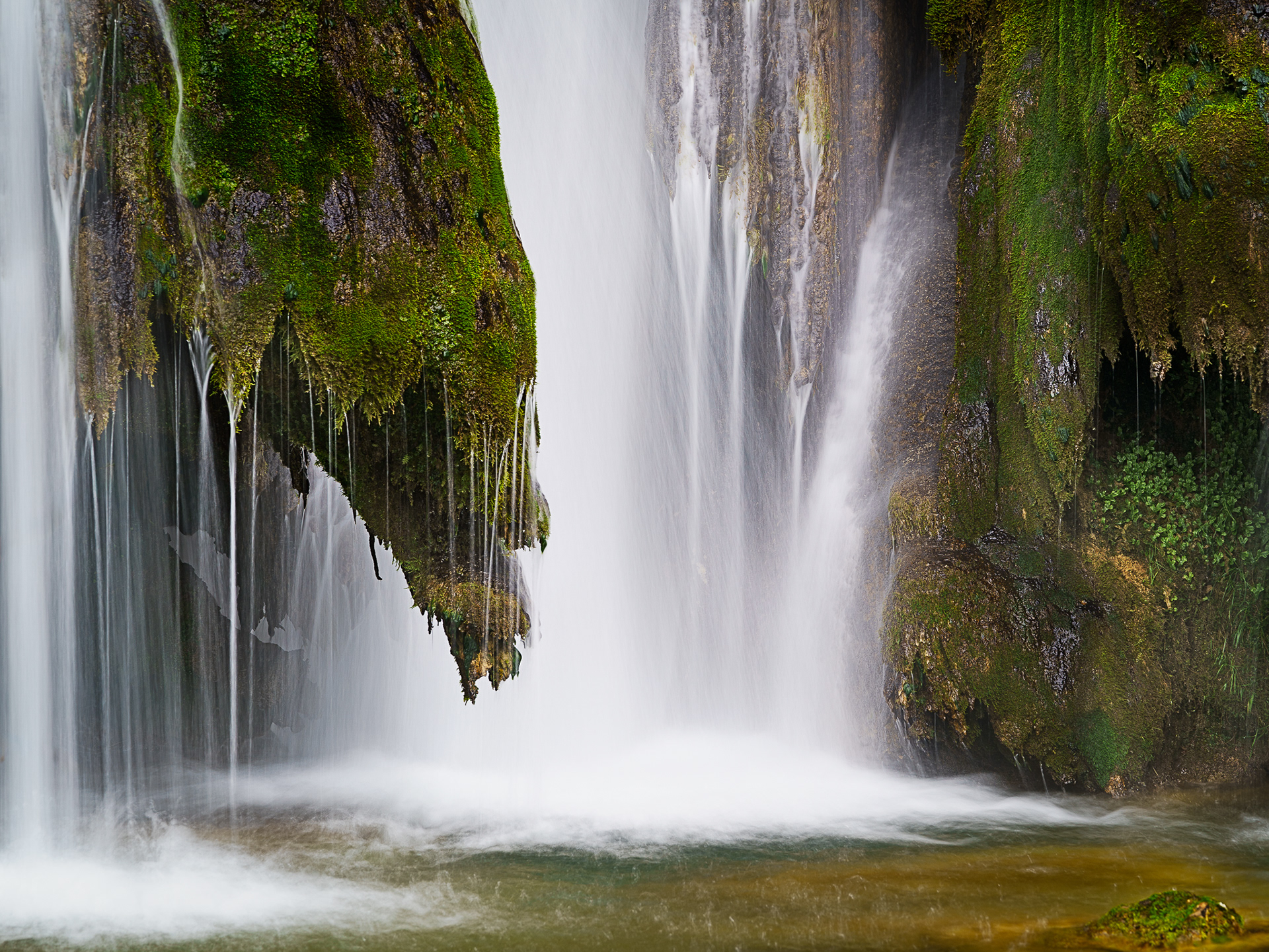 The tuff waterfall (detail)