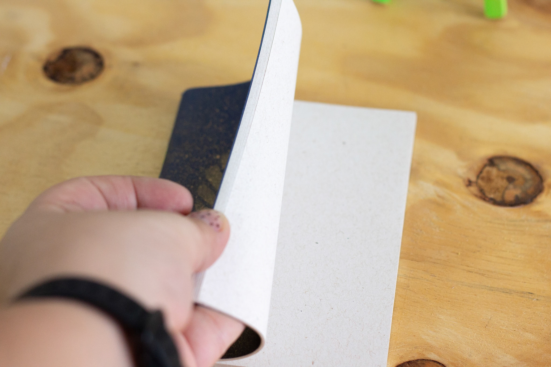 Miolo: papel reciclado 90g