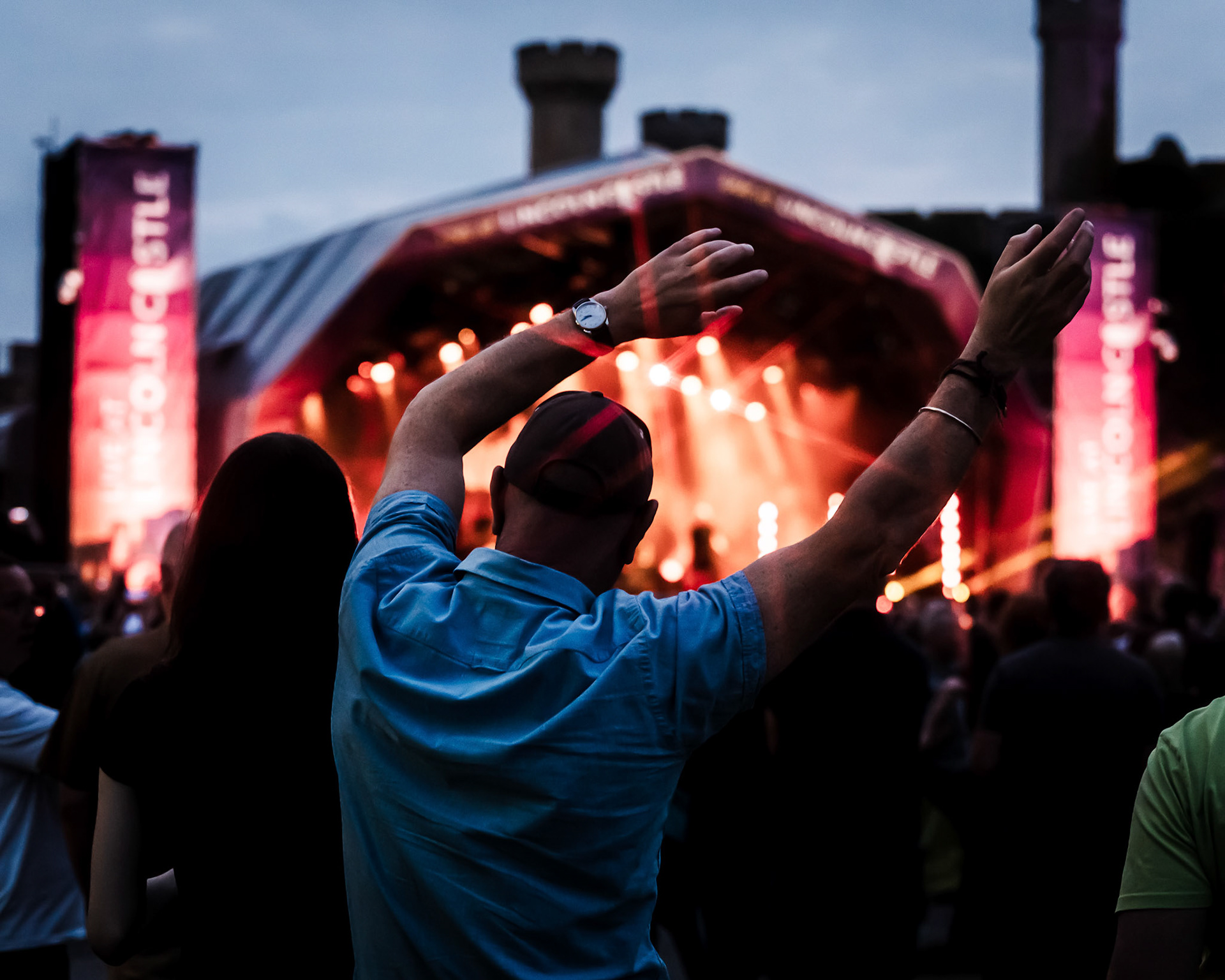 CROWD @ LIVE AT LINCOLN CASTLE