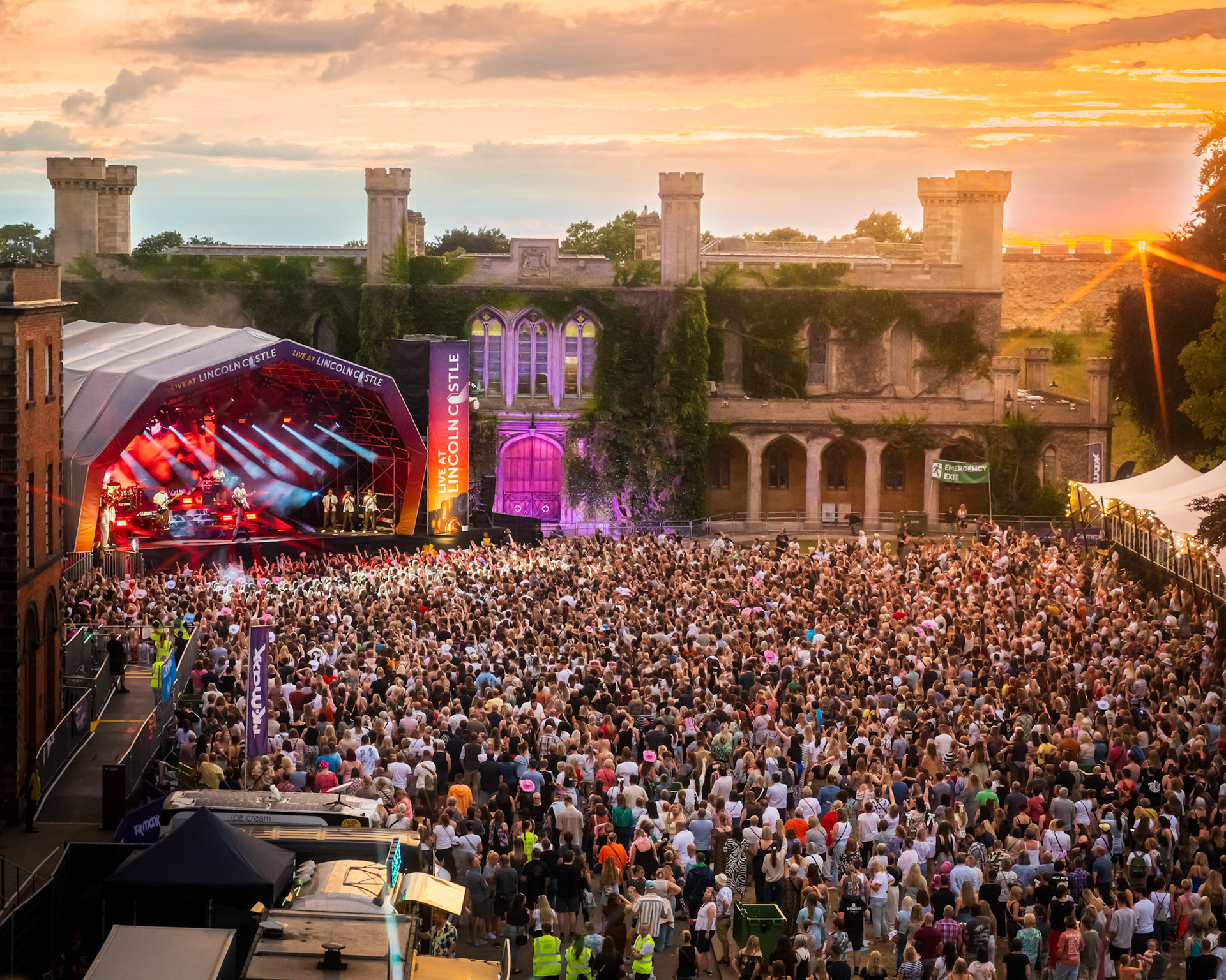 OLLY MURS @ LIVE AT LINCOLN CASTLE