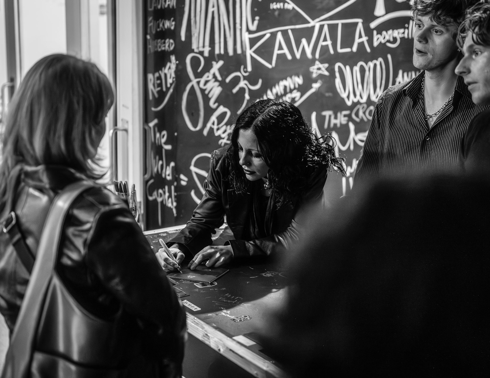 PALE WAVES