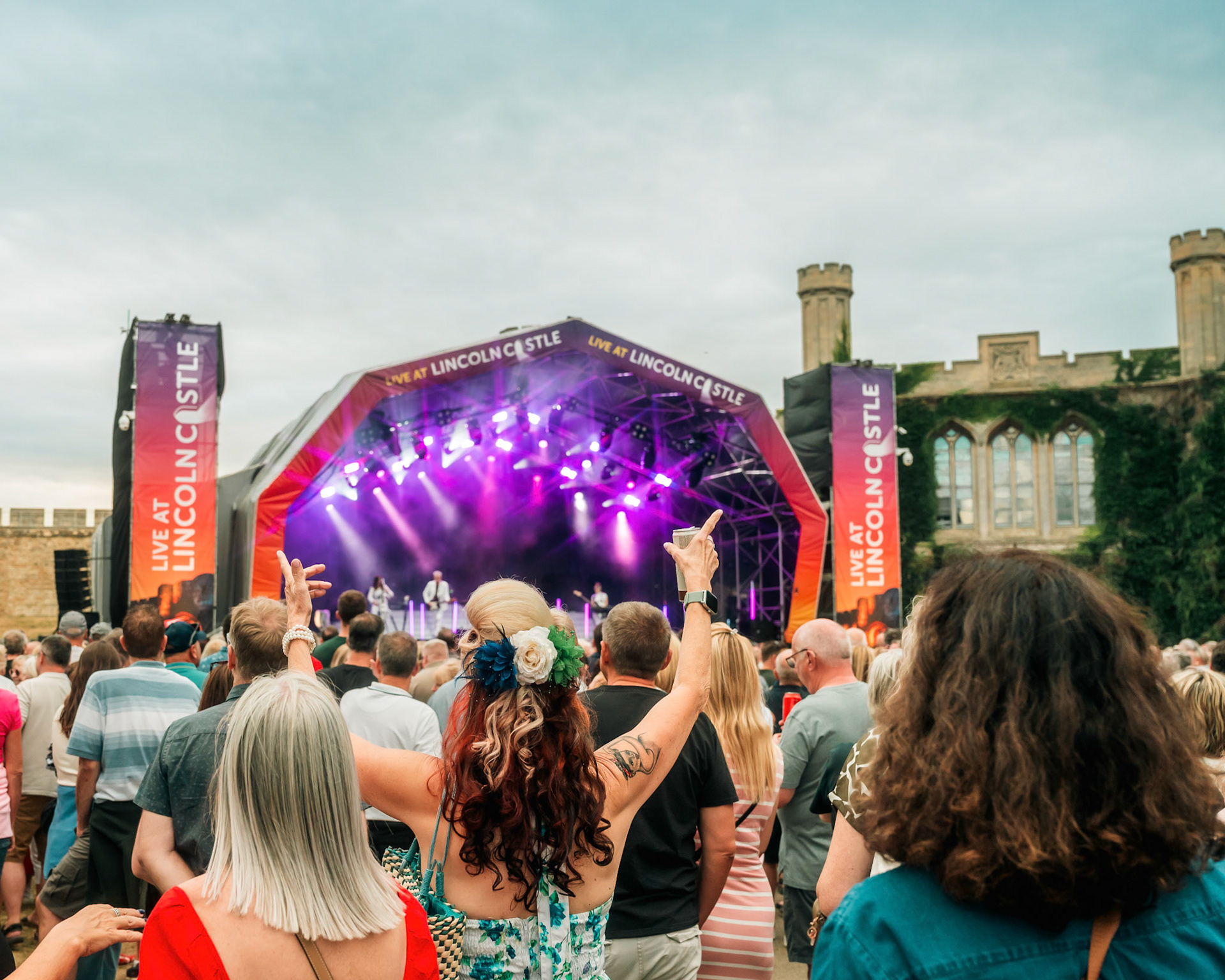 CROWD @ LIVE AT LINCOLN CASTLE (THOMPSON TWINS' TOM BAILEY)