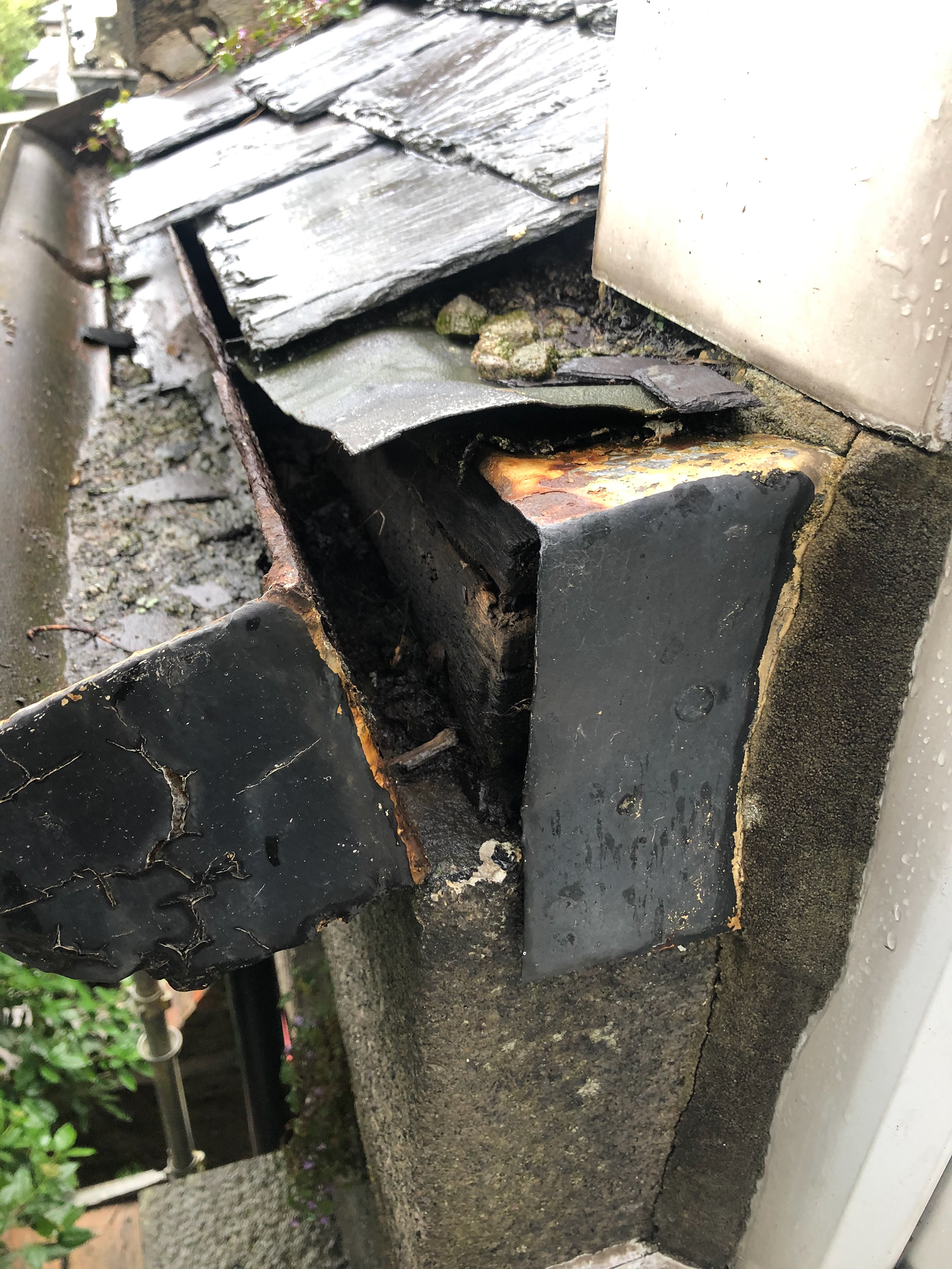Roof in poor repair
