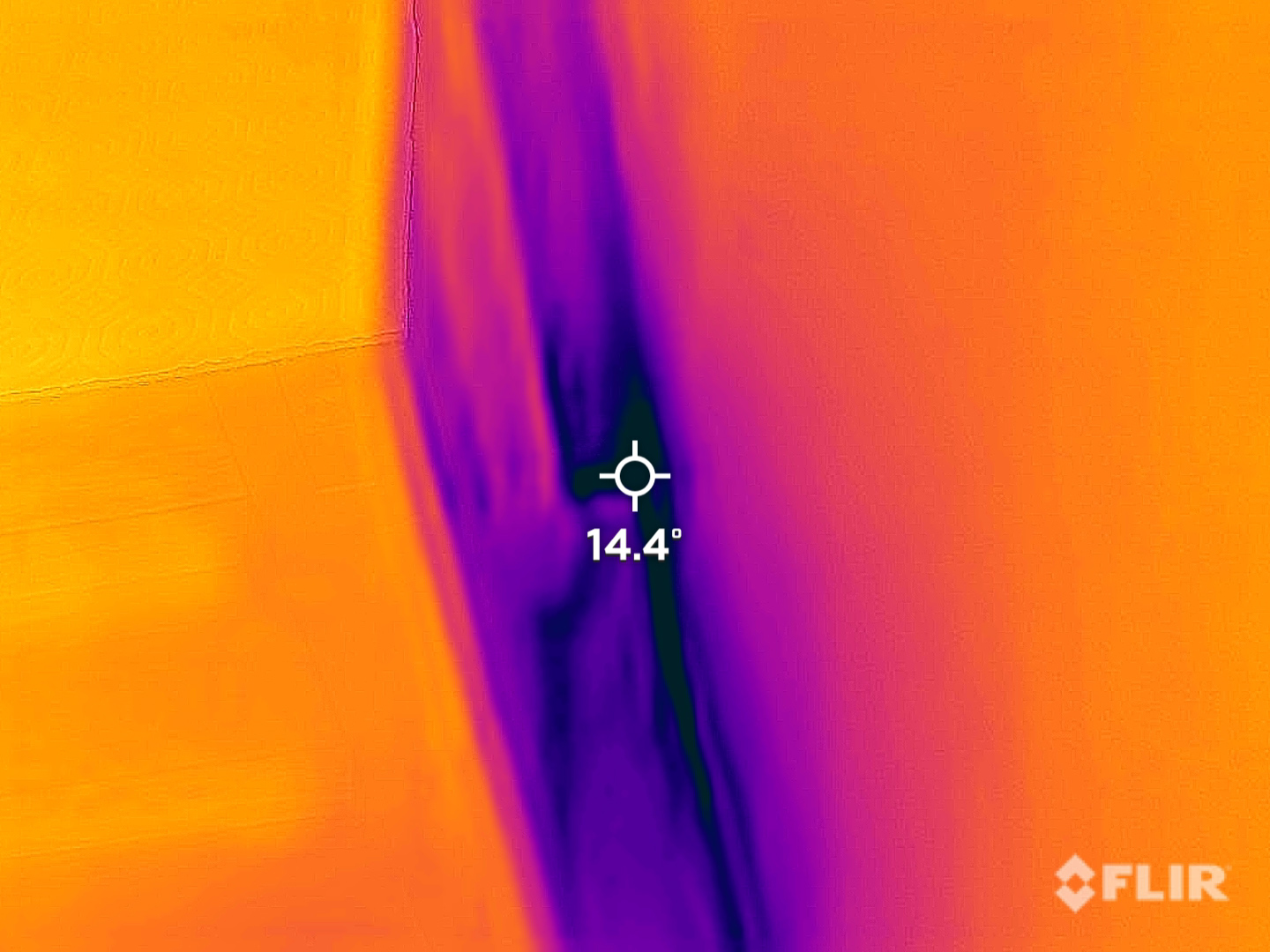 Cold bridges causing mould