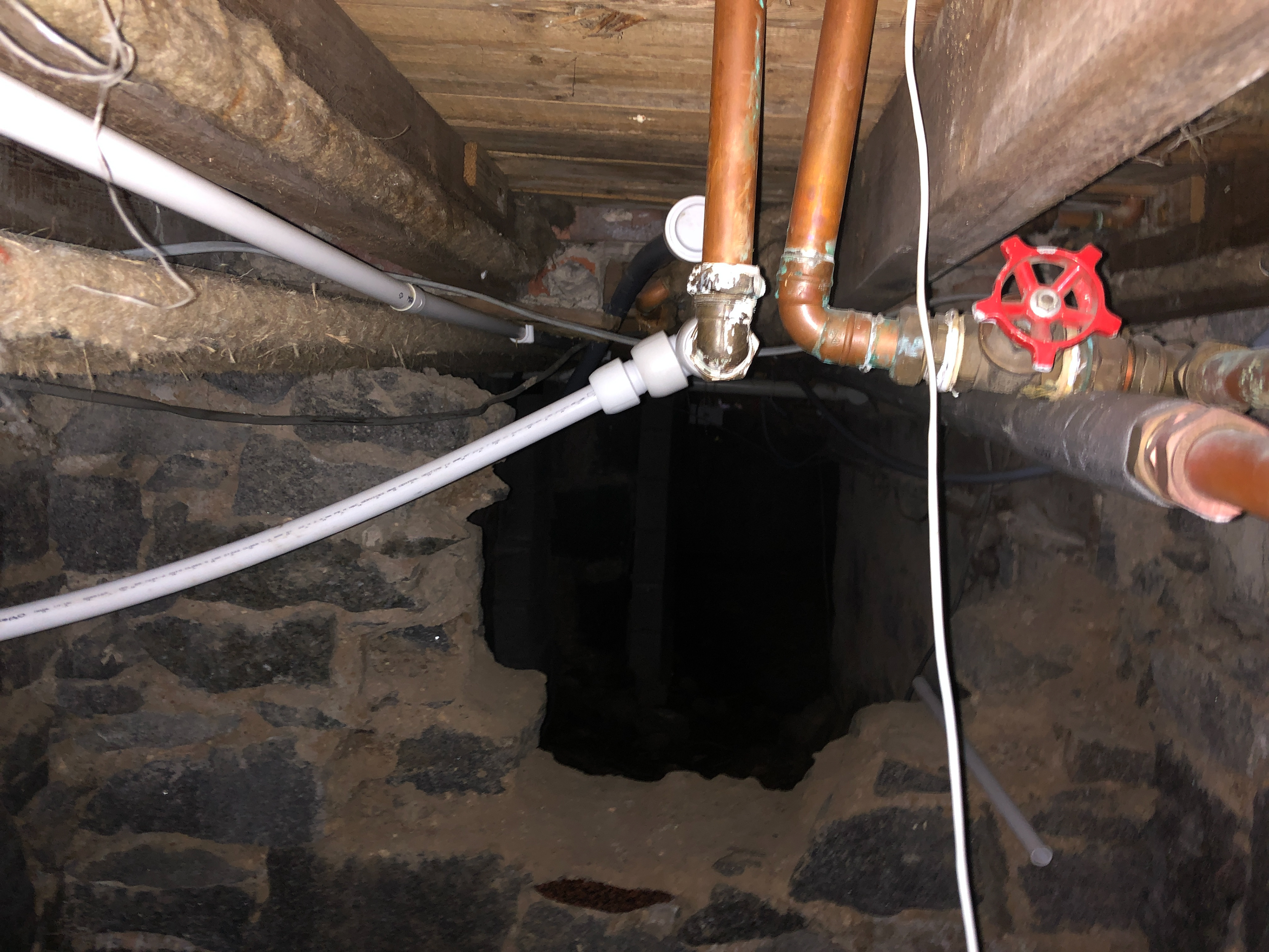 No floor insulation or pipe lagging