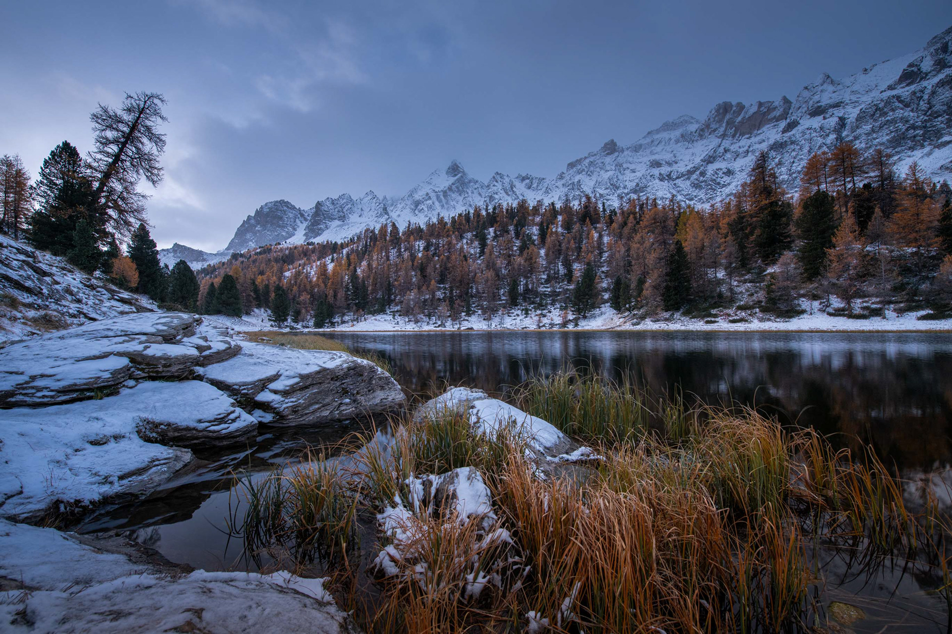 Lac miroir sous la neige - Queyras
