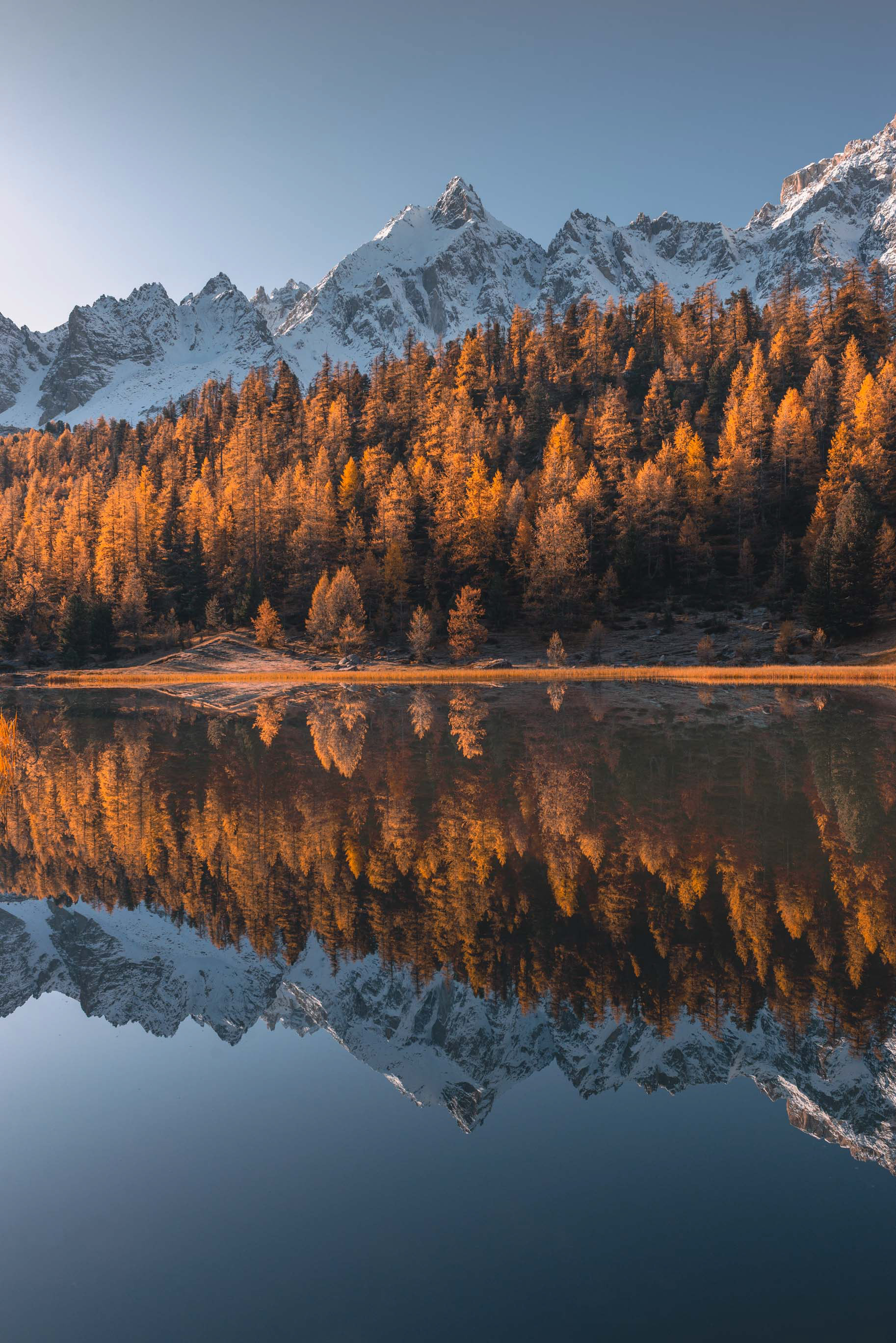 feu sur le lac miroir