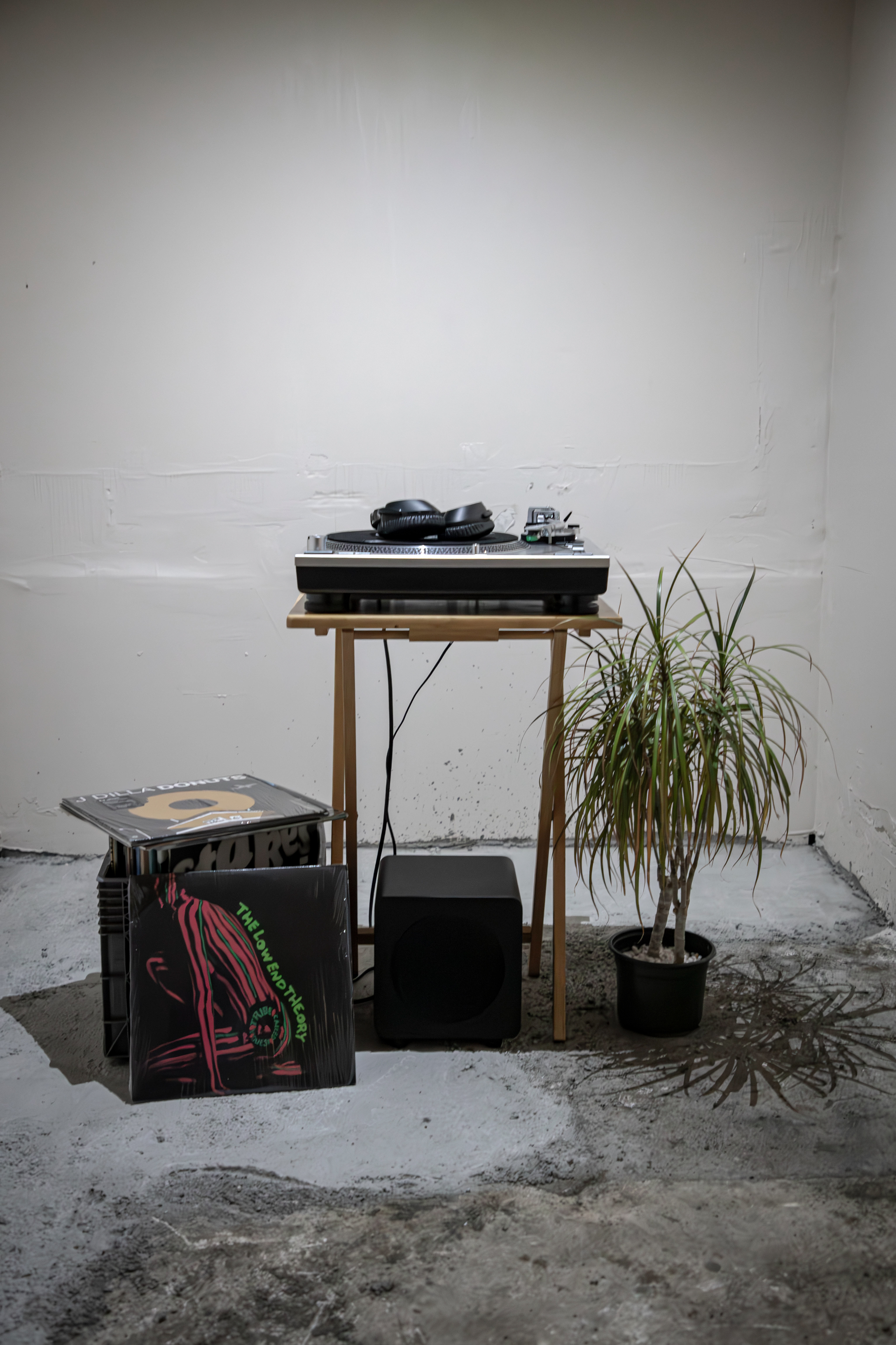 ATCQ listening station