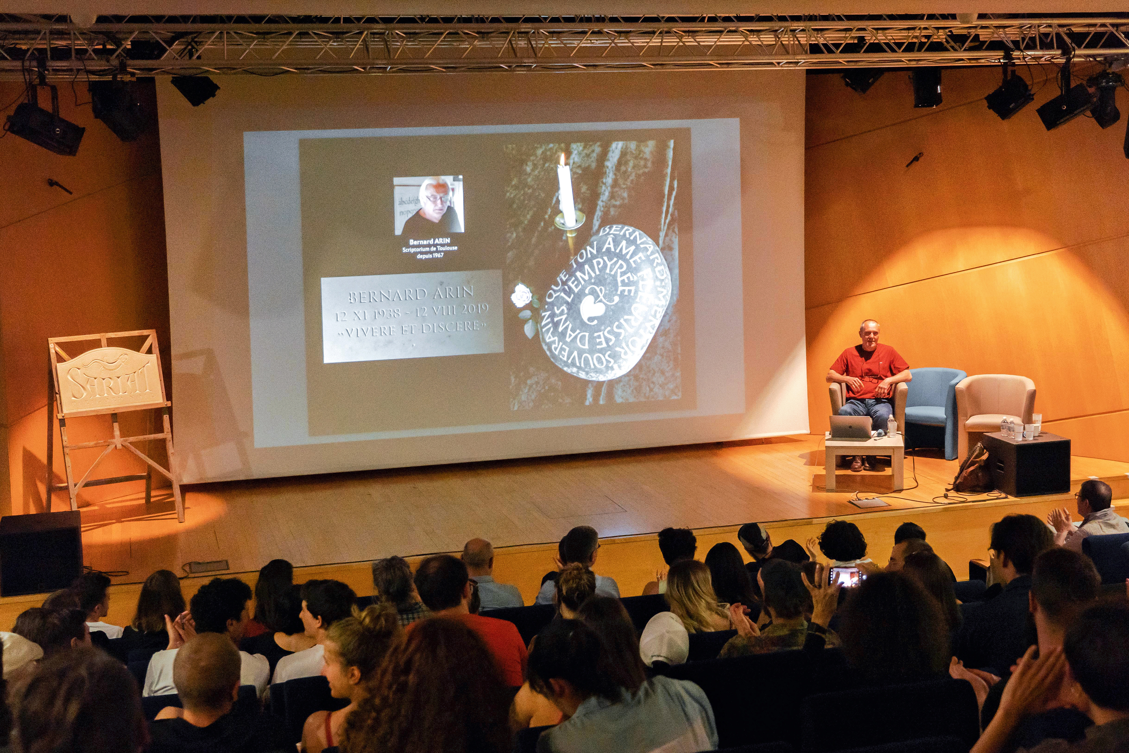 Au début de chaque session, conférence sur l'histoire de l'écriture, mémoire des Hommes.