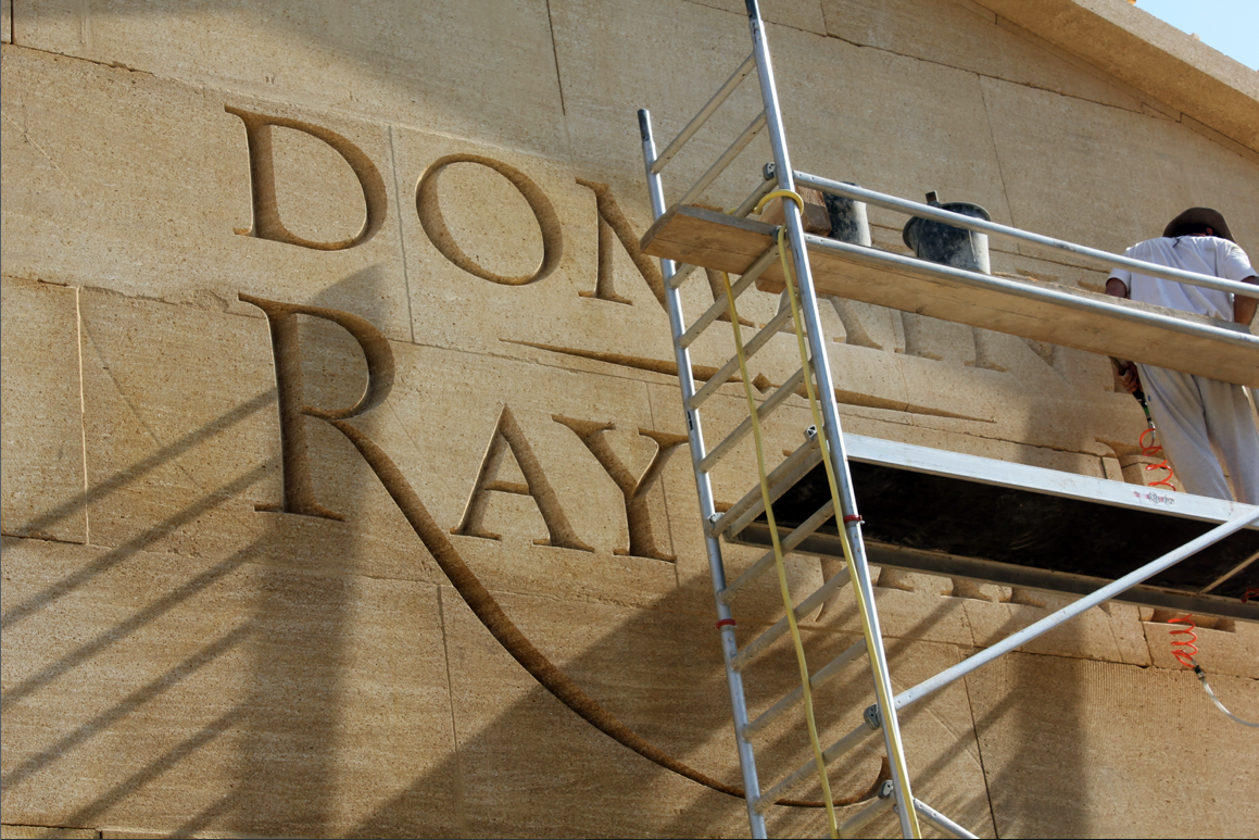 Gravure monumentale en Provence