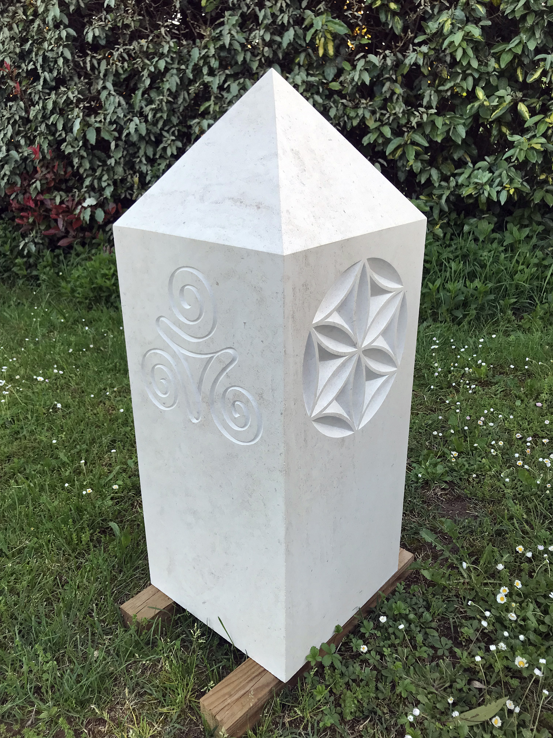 Pierre harmonique pour mini-champ morphogénétique.