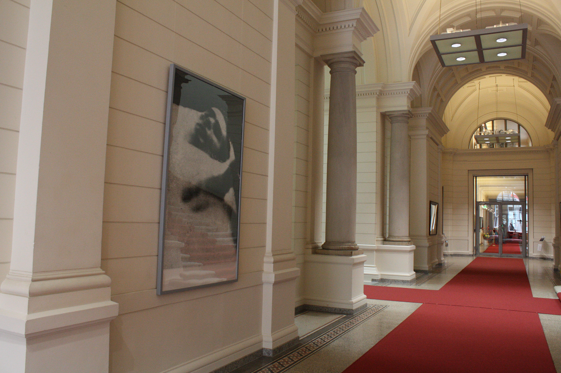 Exhibition view (Work on the left by Dagmar Uhde)
