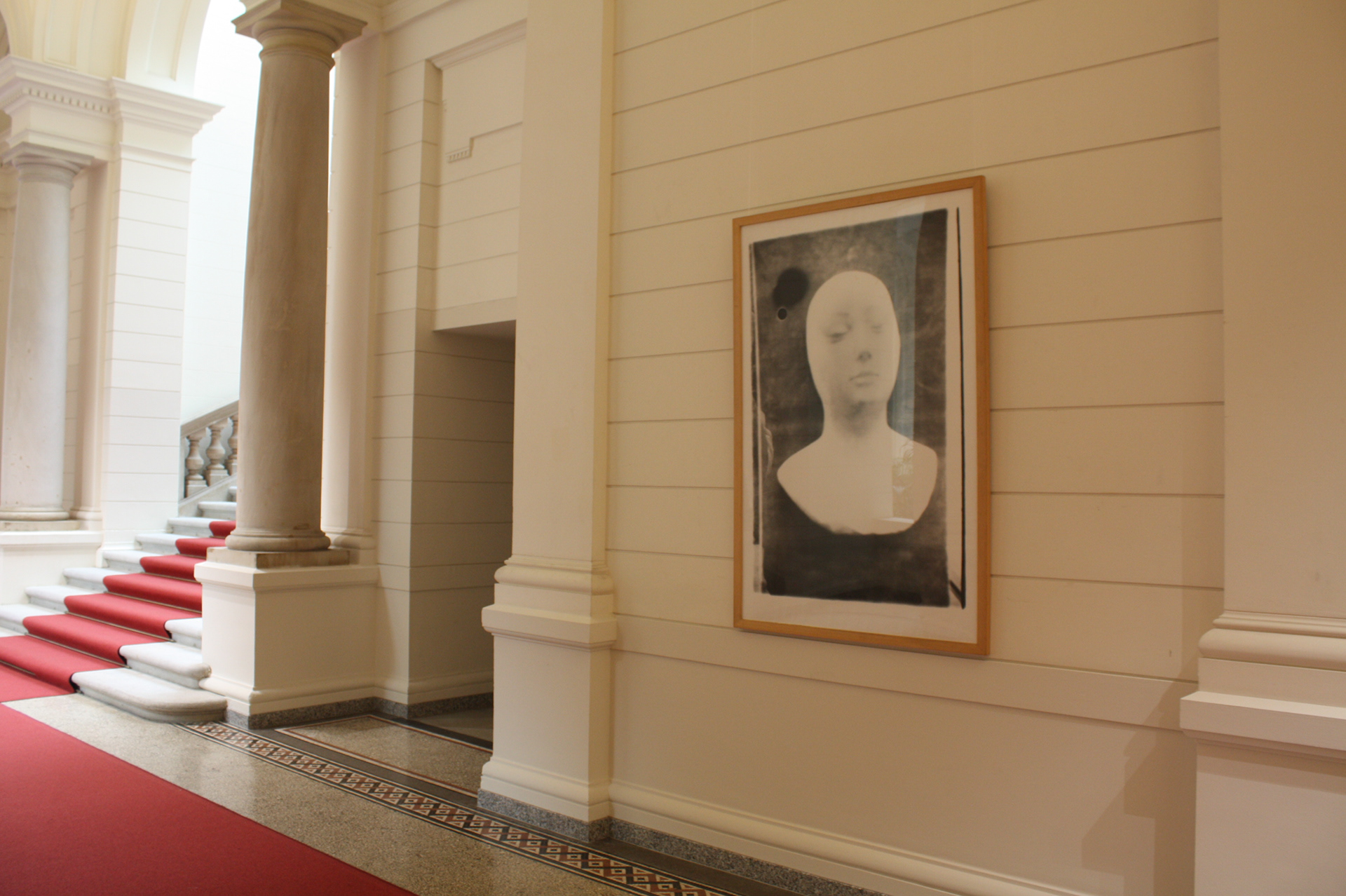 Exhibition view (Work on the right by Dagmar Uhde)
