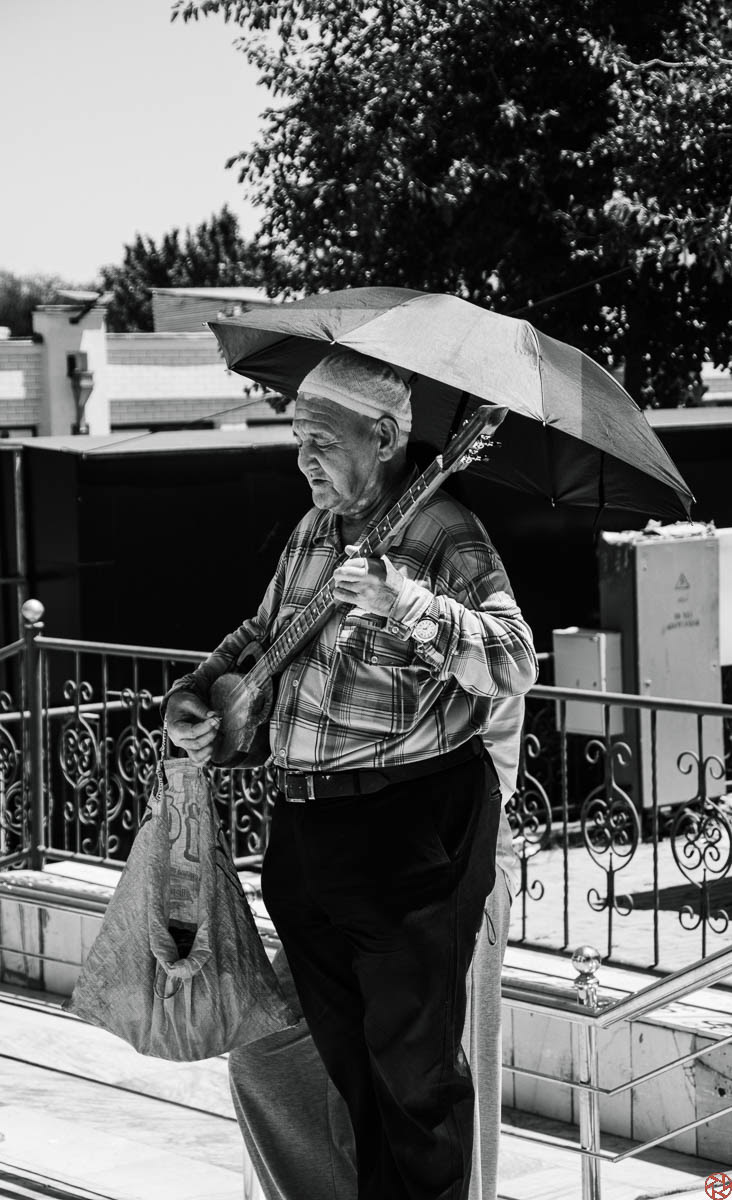 A vida passa devagar quando ninguém repara.   Fragmento de um dia qualquer.