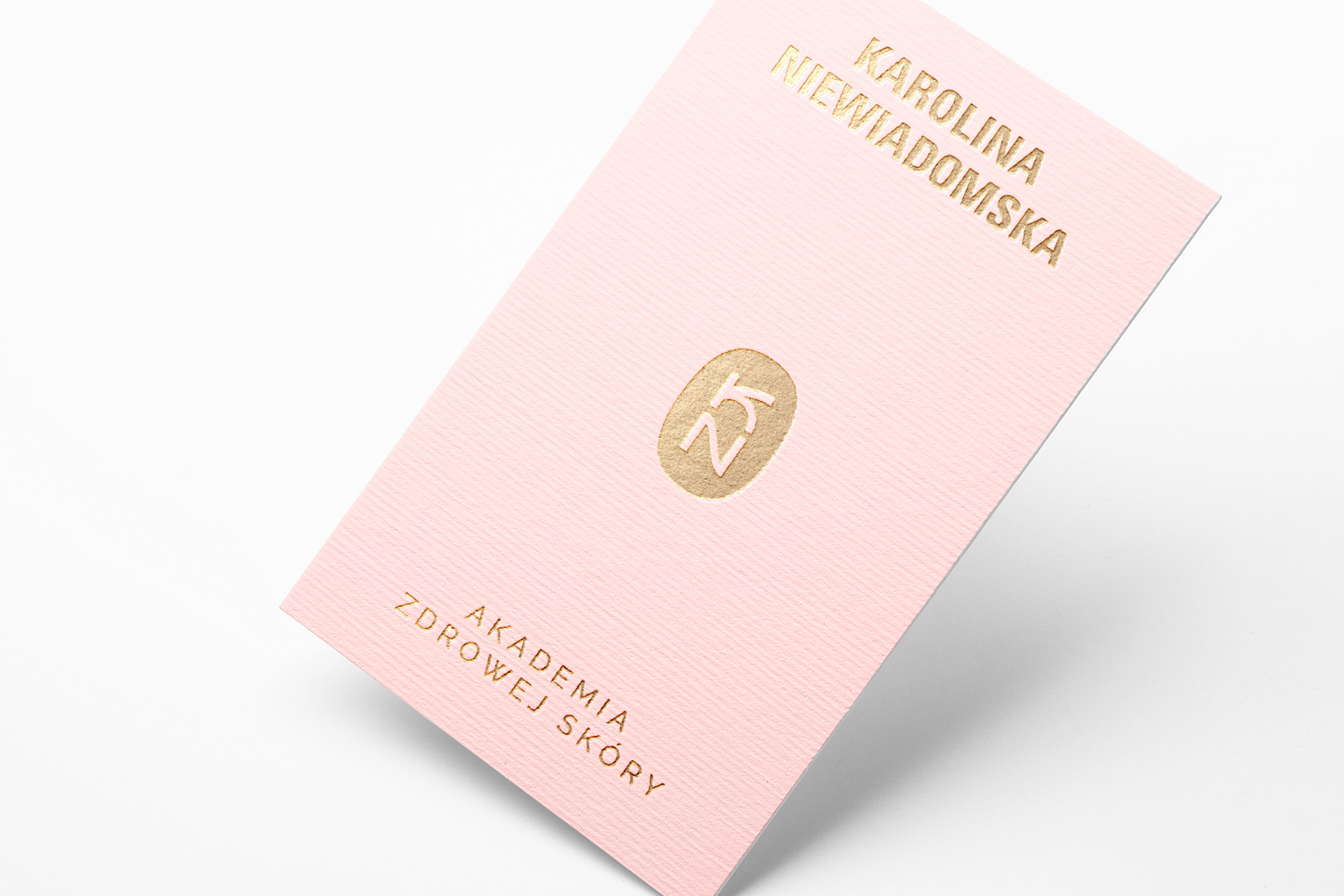 PPOSICIONAMENTO E DESIGN DE MARCA PARA KAROLINA NIEWIADOMSKA / Polônia