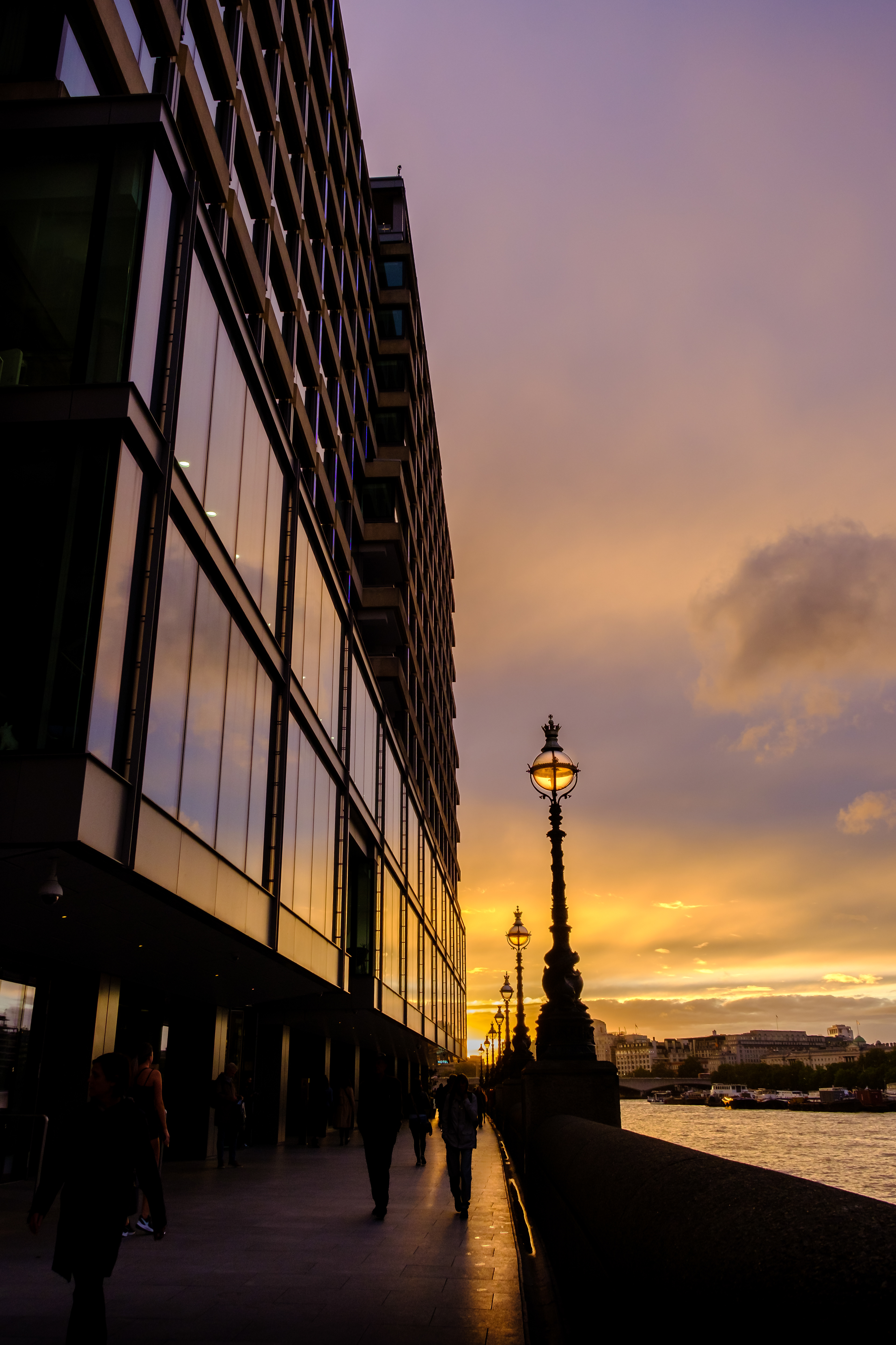 Sunset commute / South Bank, London, September 2020