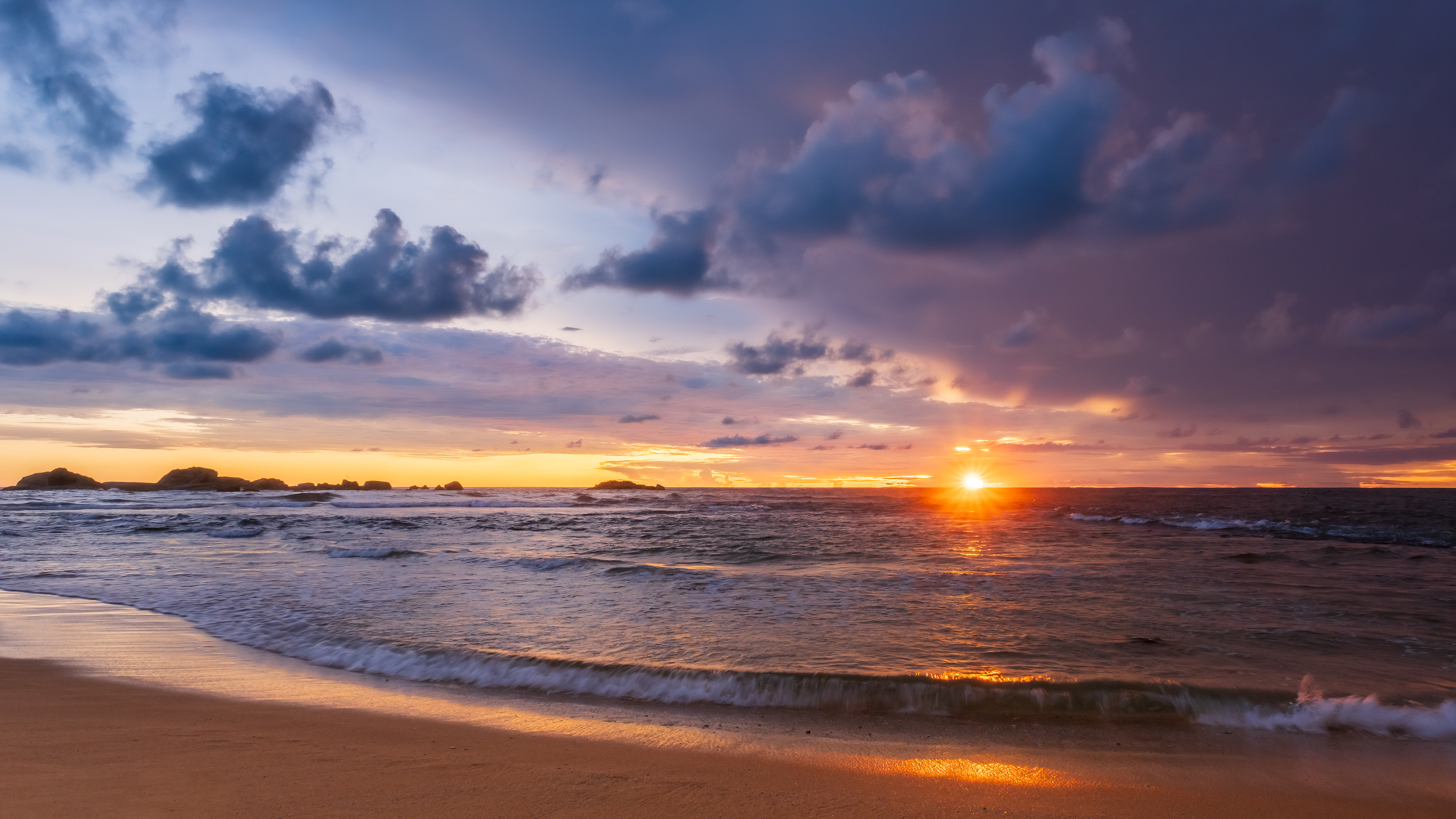 Sundowner / Hikkaduwa, Sri Lanka, April 2022