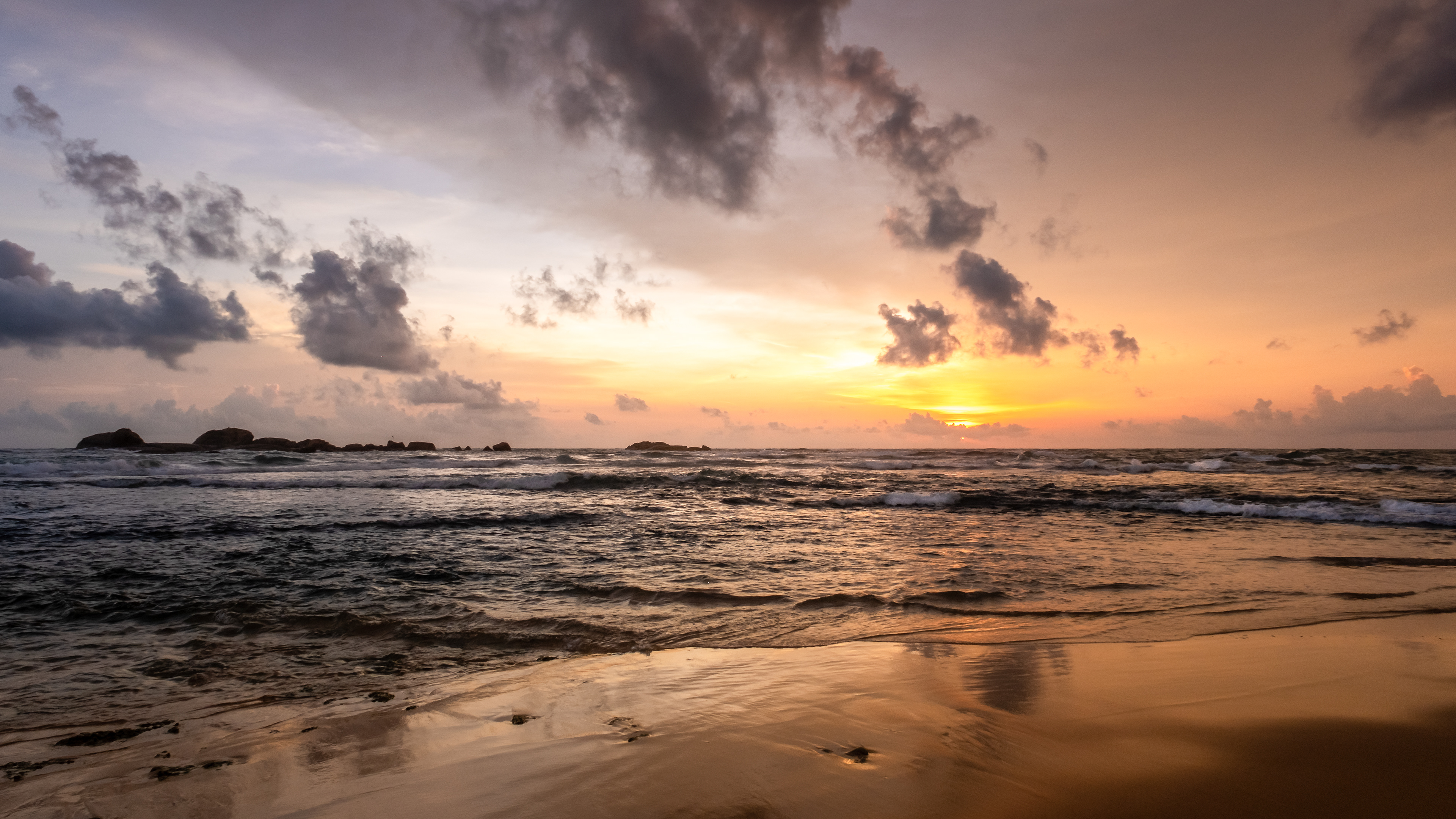 Setting sun - Hikkaduwa, Sri Lanka. April 2022