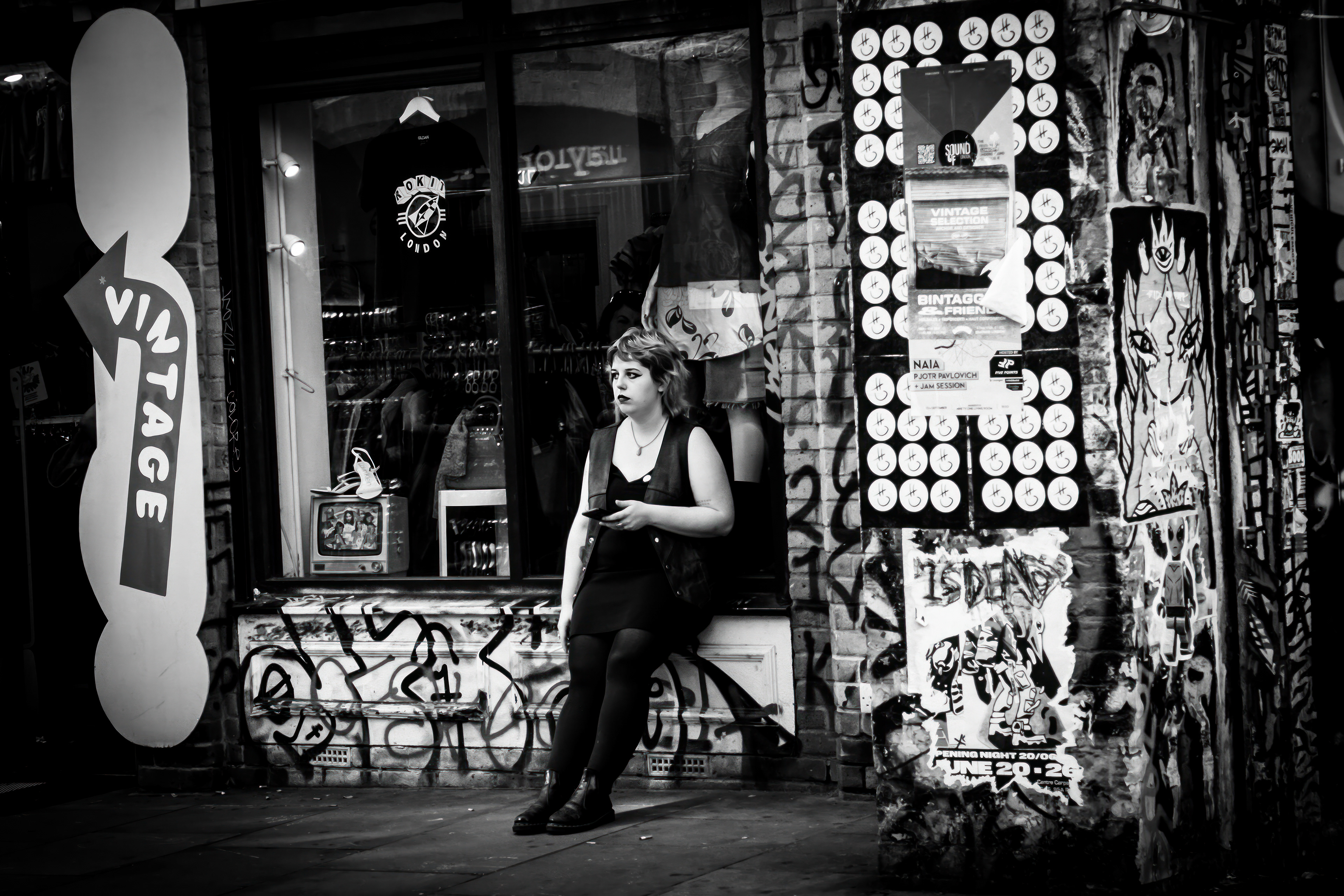 Caught in a moment / Brick lane, London, September 2023