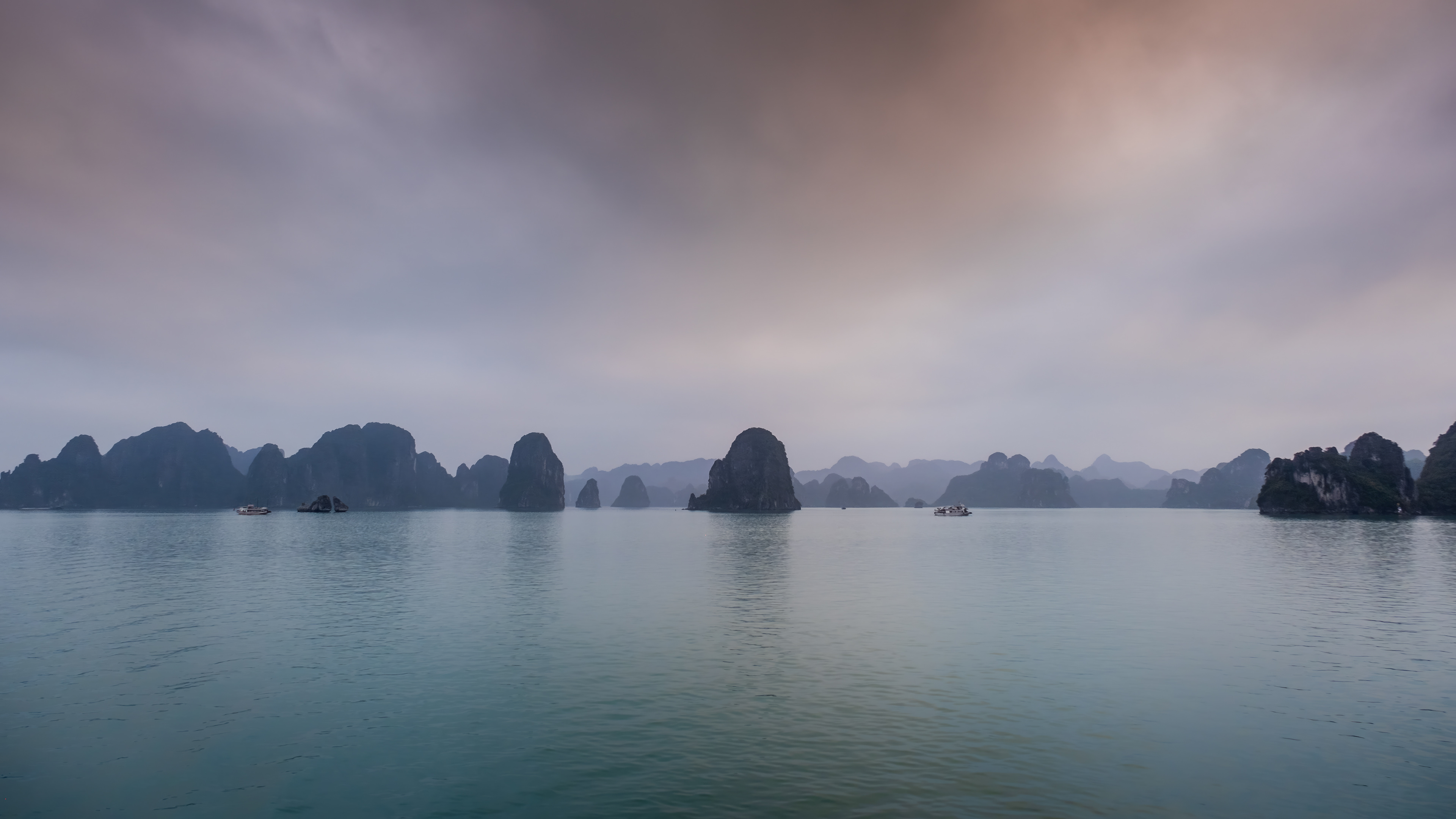 Moody Ha Long Bay / Vietnam, March 2023