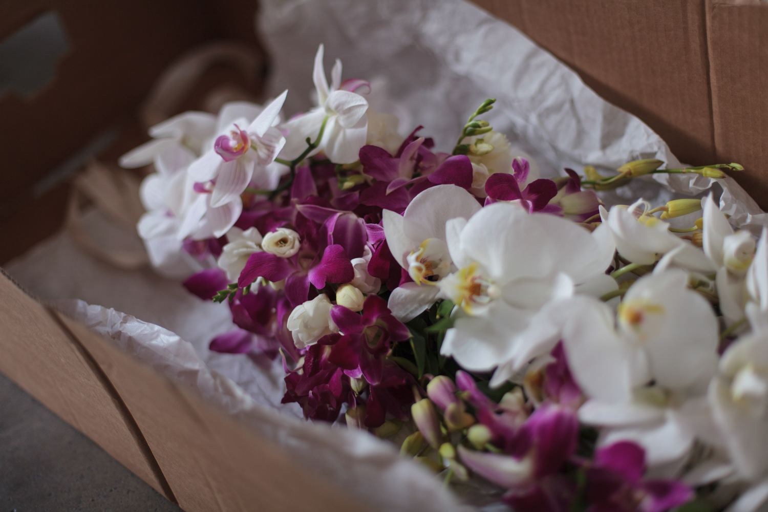 brides bouquet arrives at the house during wedding prep
