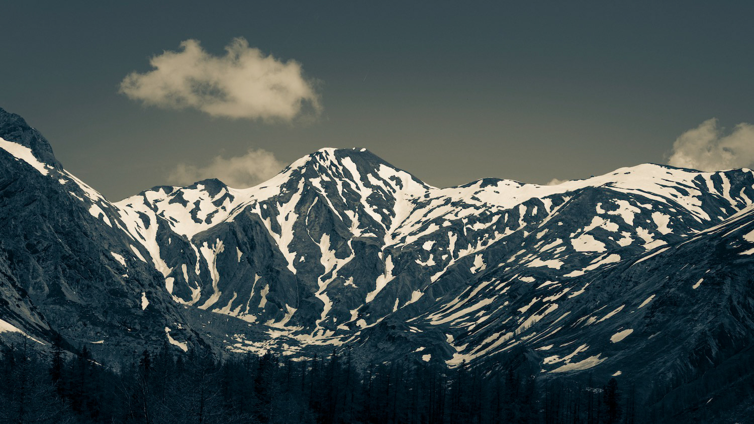 Neiges Tardives 012 - Italie - Format 16:9