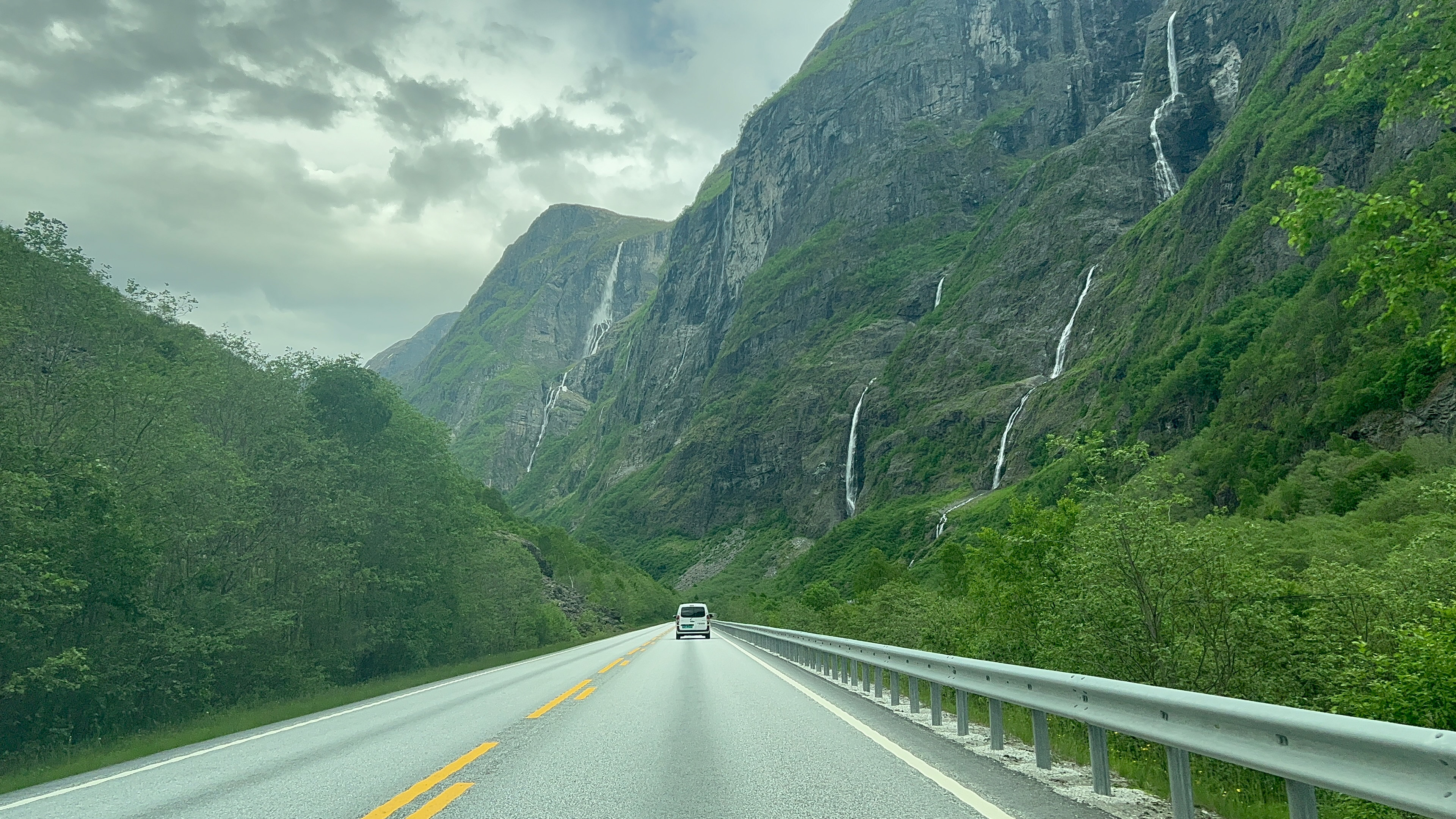 E16 between Voss and Gudvangen