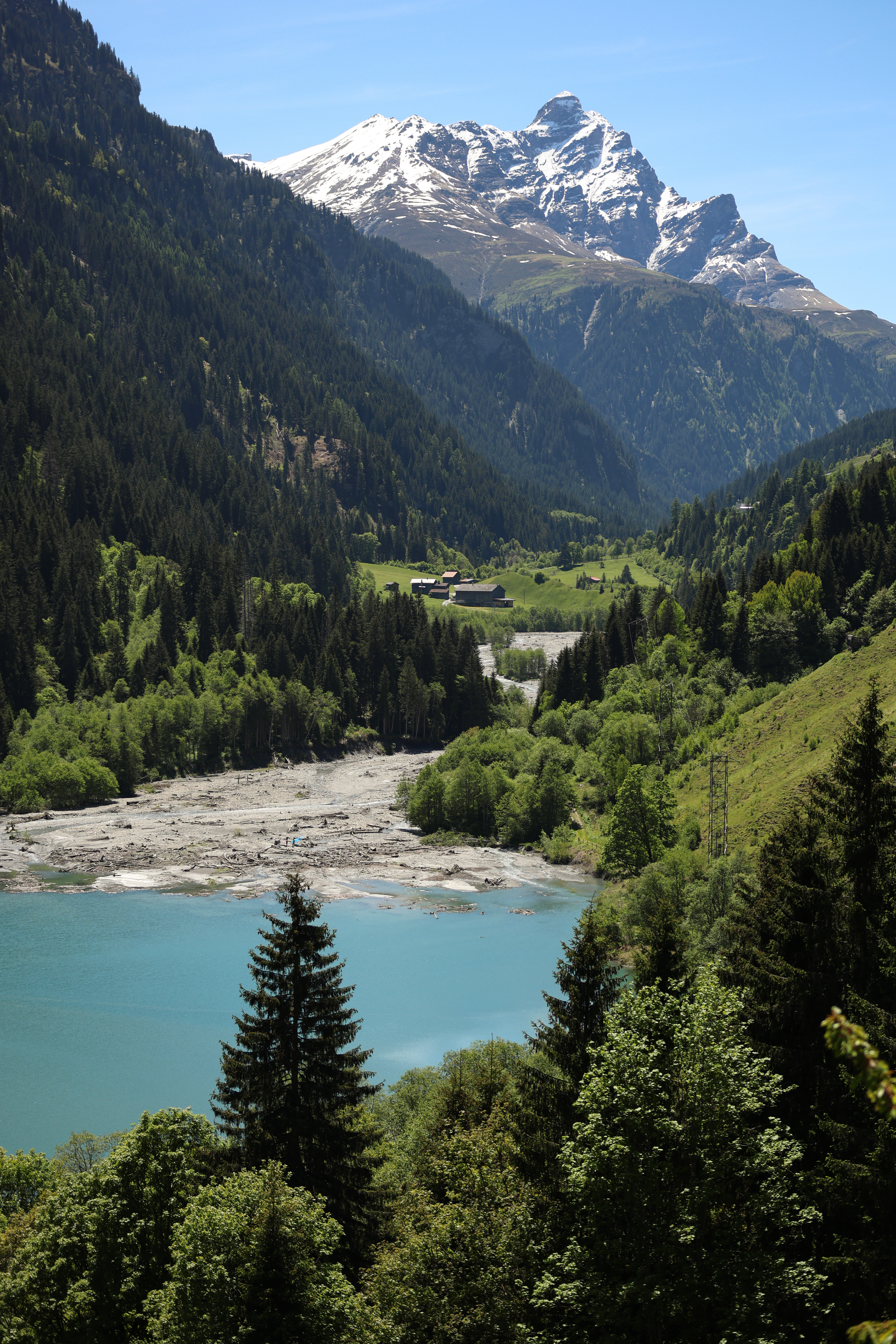 Nichts geht über ein Bad nach einer Wanderung in der Mittagshitze - Stausee Egschi