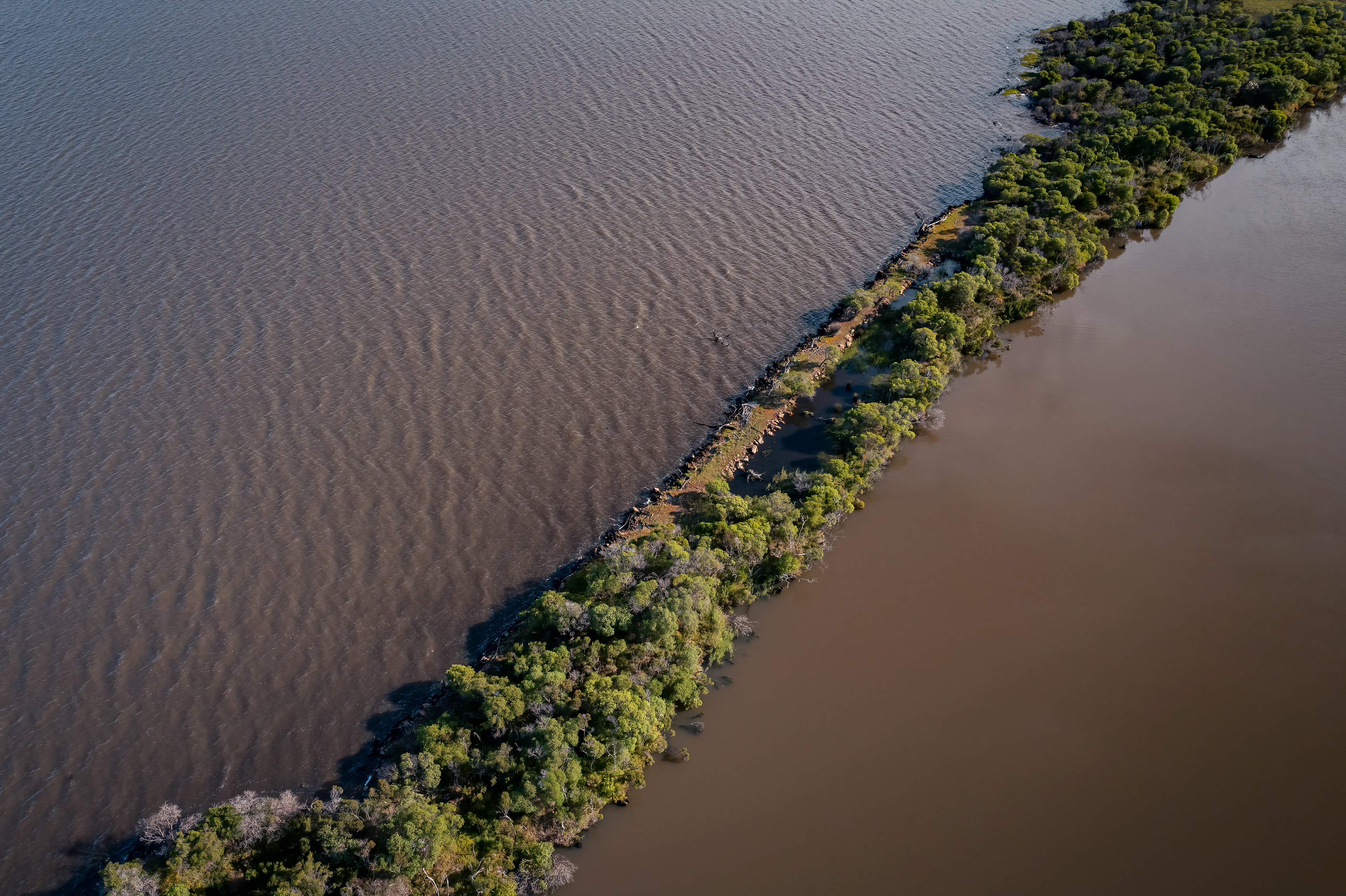 Barrier between River and Lake