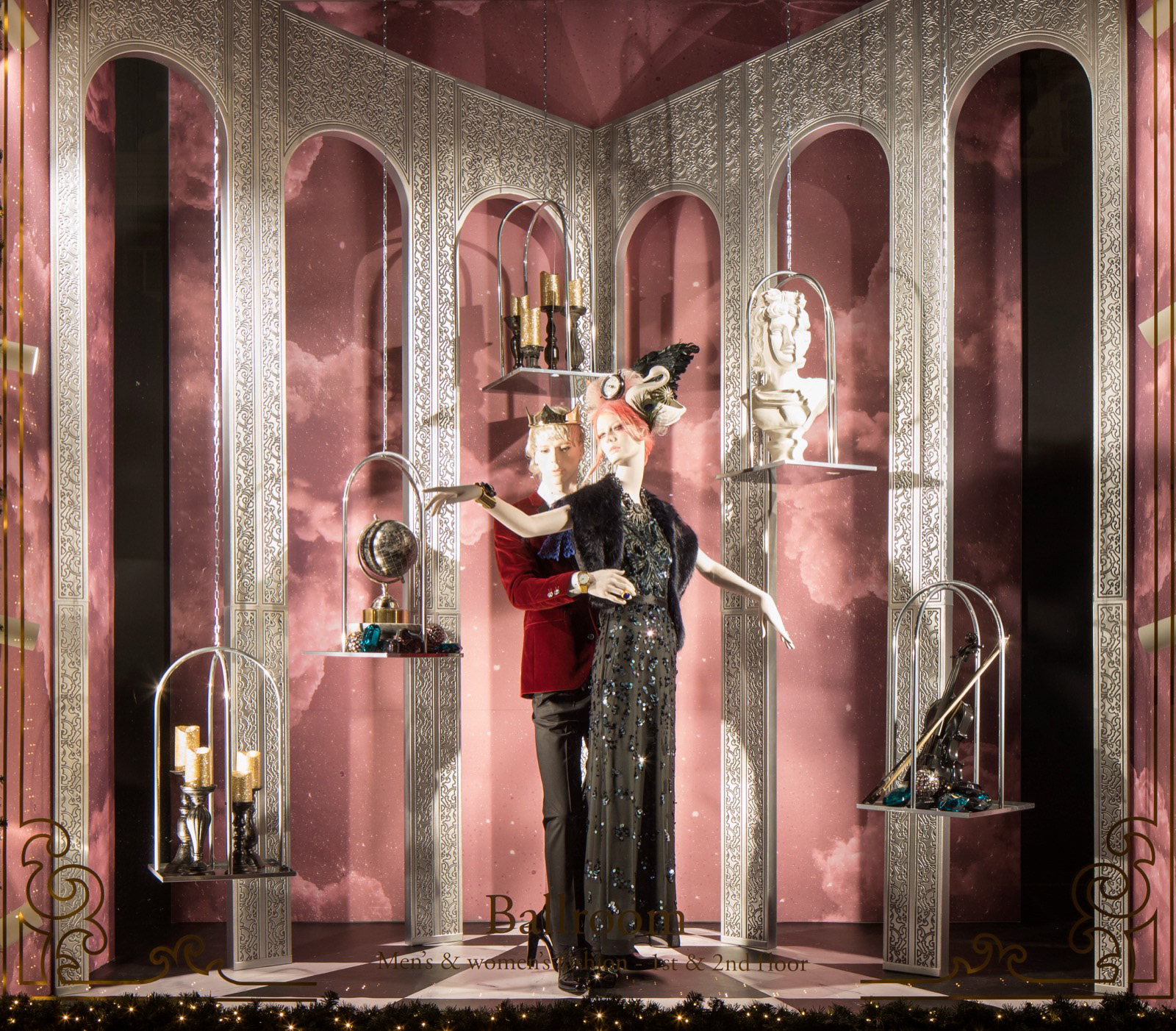 Final shopping windows de Bijenkorf Amsterdam