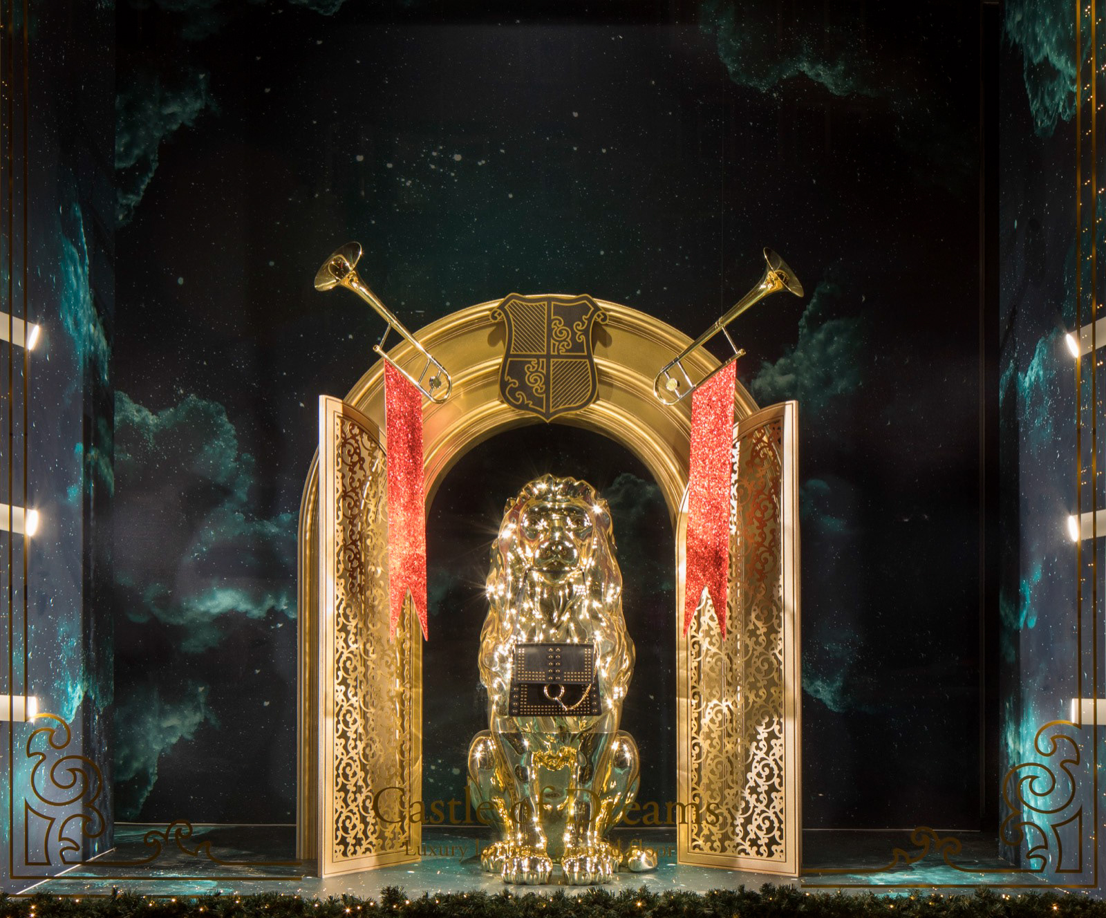 Final shopping windows de Bijenkorf Amsterdam