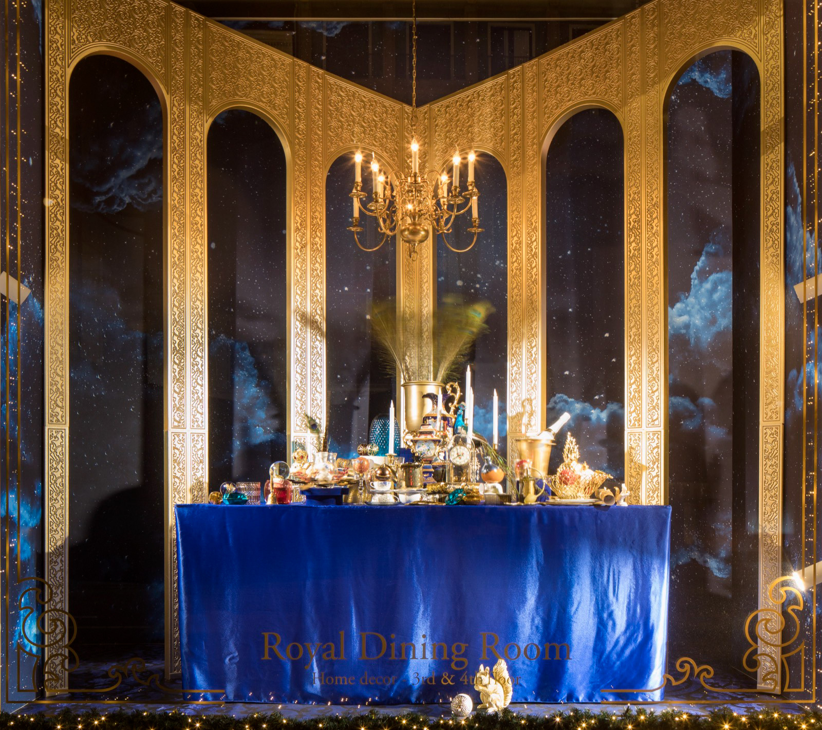 Final shopping windows de Bijenkorf Amsterdam