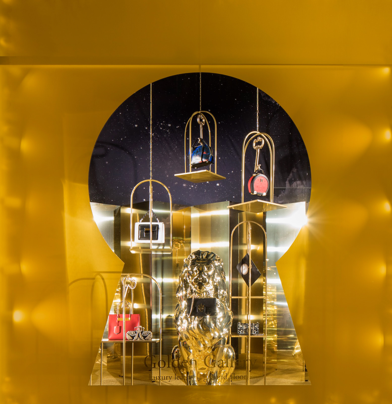 Final shopping windows de Bijenkorf Amsterdam