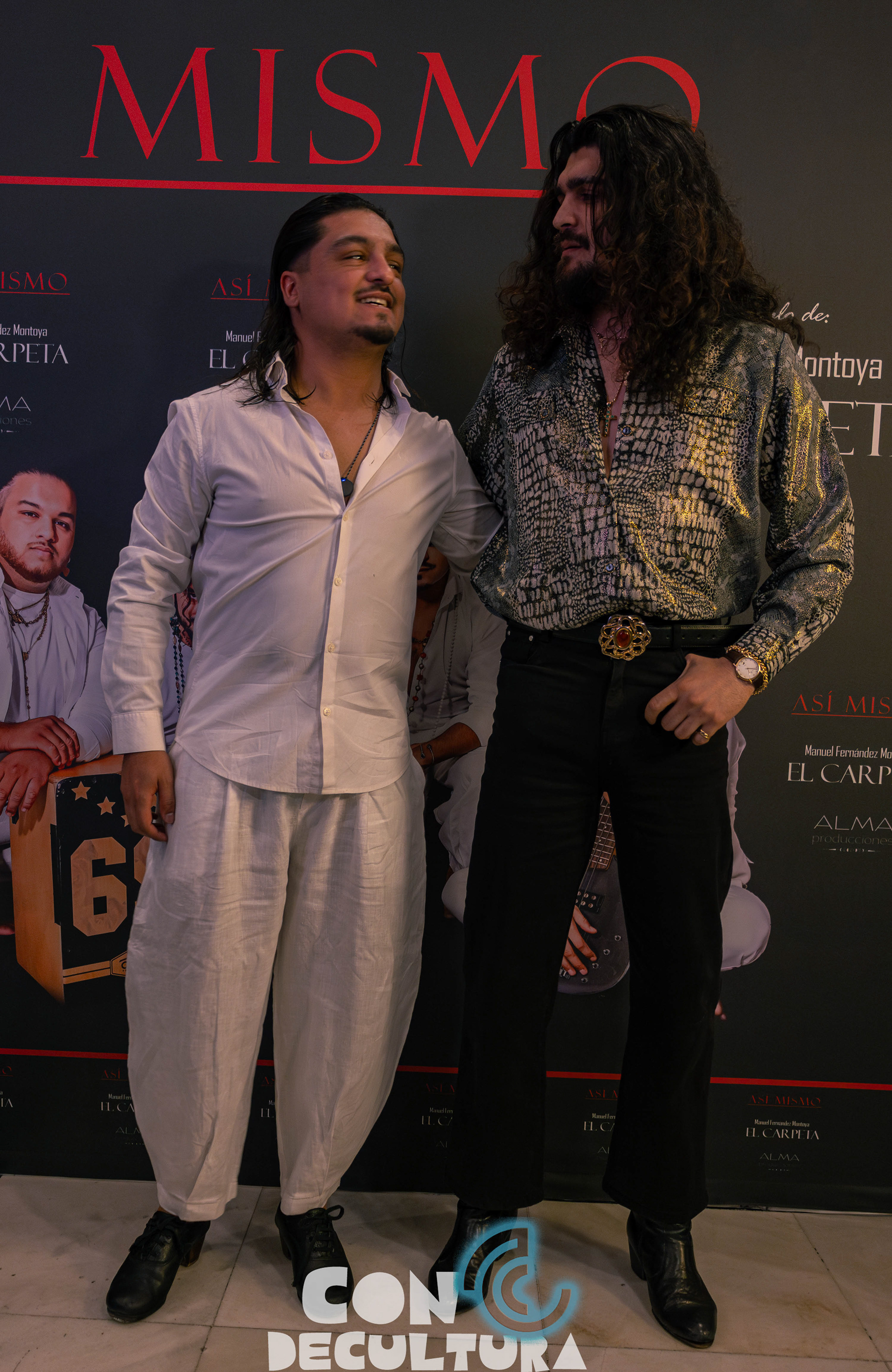 Photocall Así Mismo, show de El Carpeta