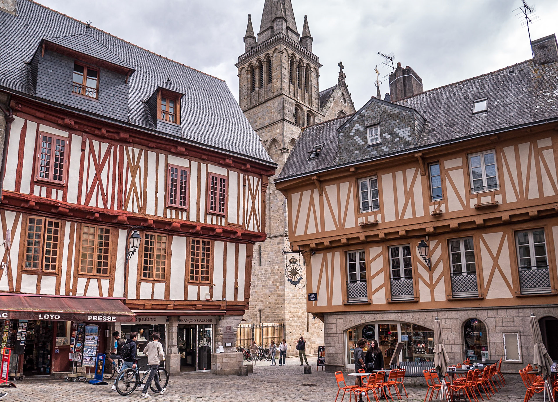 Place Henri IV, Vannes, France, 16 Sep 2022