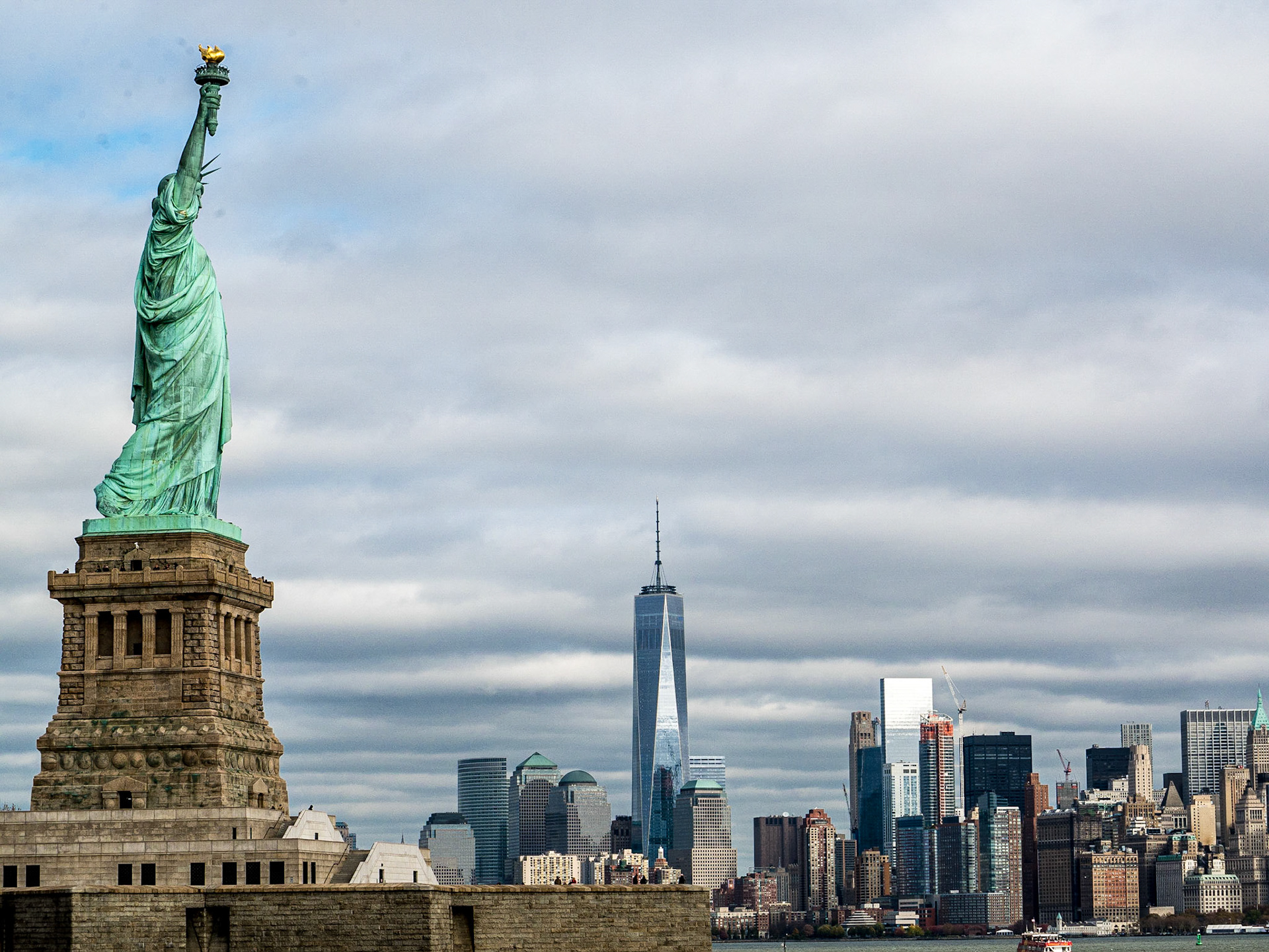 Sailing from Manhattan to Liberty Island, view of Manhattan, 18 Nov 2015